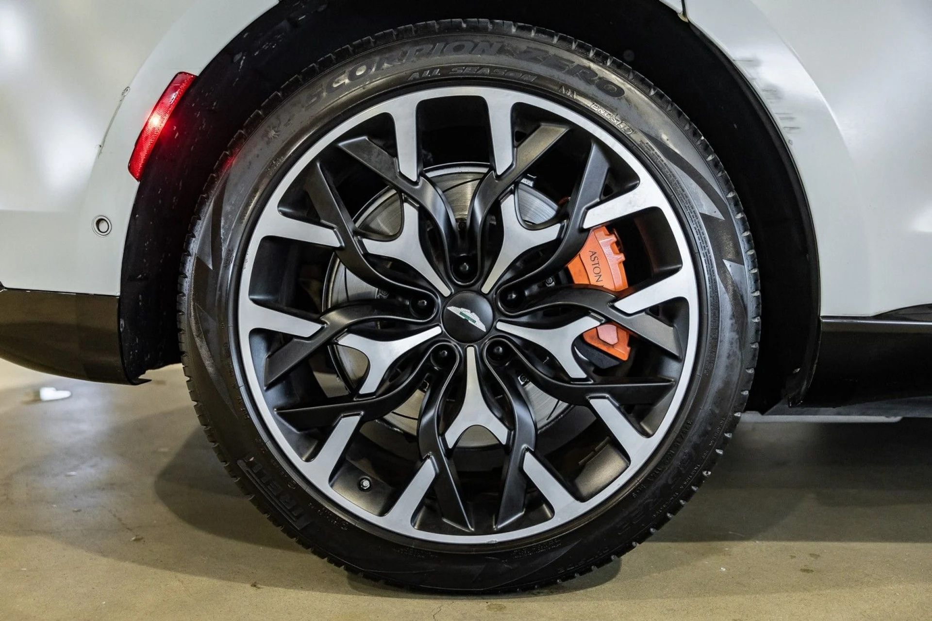 mph035_926039381_f_A_743e8971a2