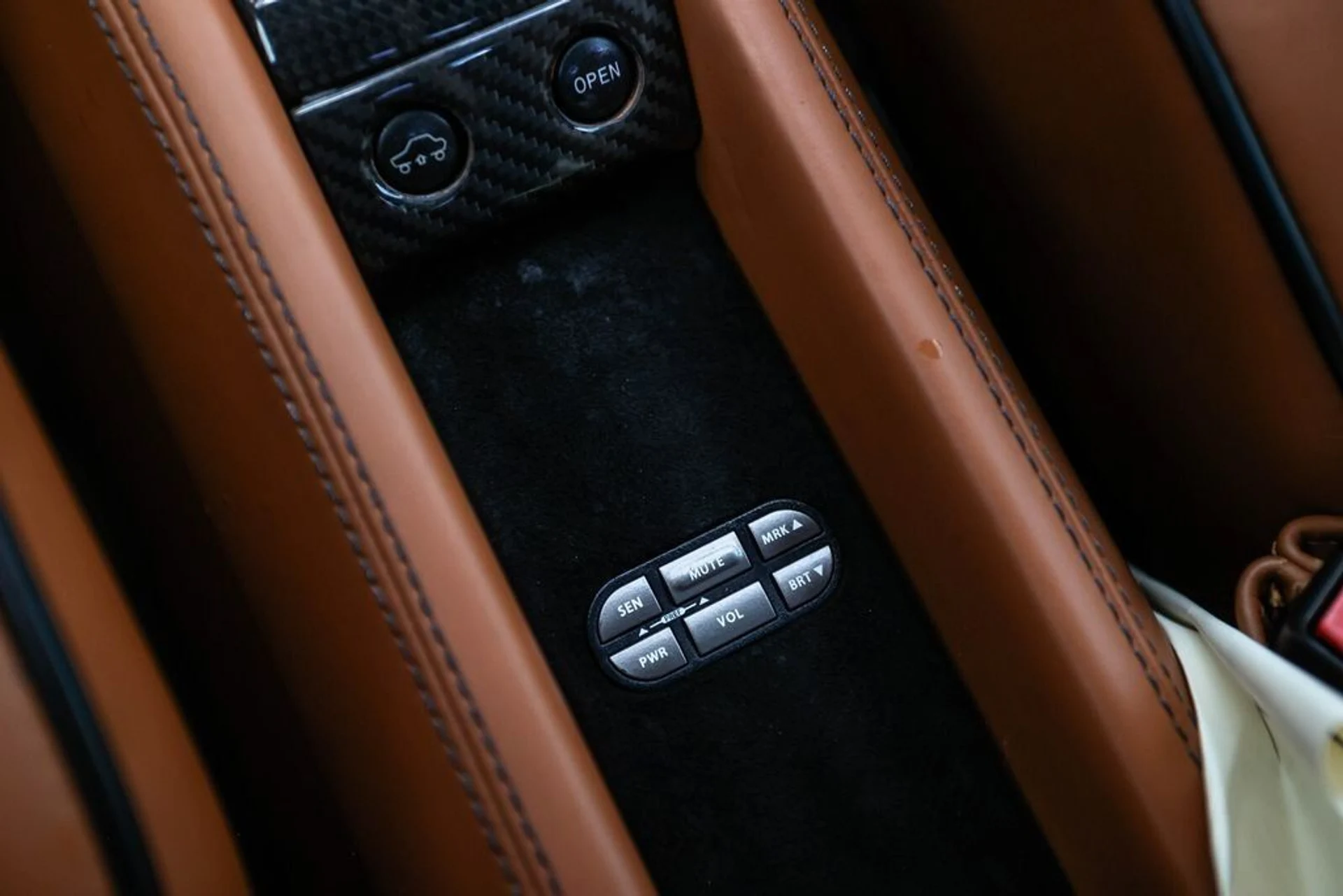 mph035_932787777_edeabd9061ff4cbe571f86ea187382da_3d023b9872