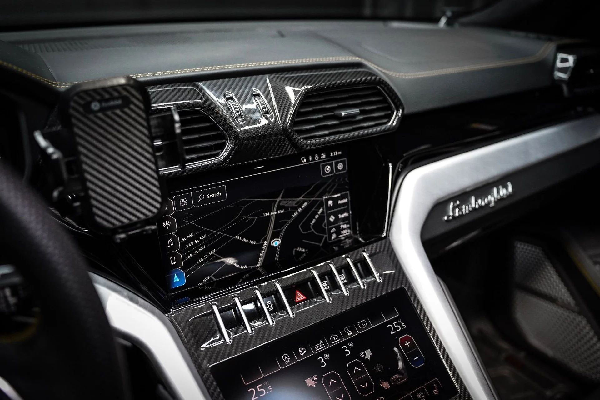 mph035_93367682_37414663_02170_2020_lamborghini_urus_019_a16ca16ac8