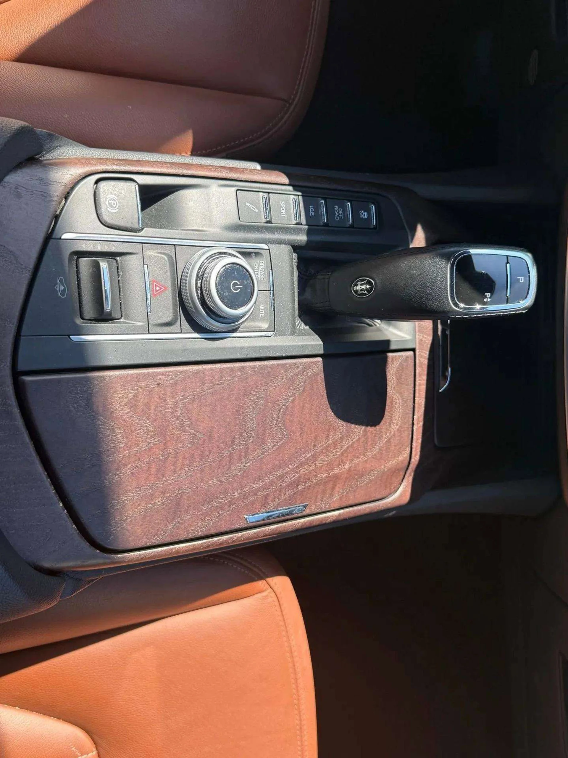 mph035_946699135_5eb45f1f9f6f465eb1c2dbb074b03939_15a54bc3f9