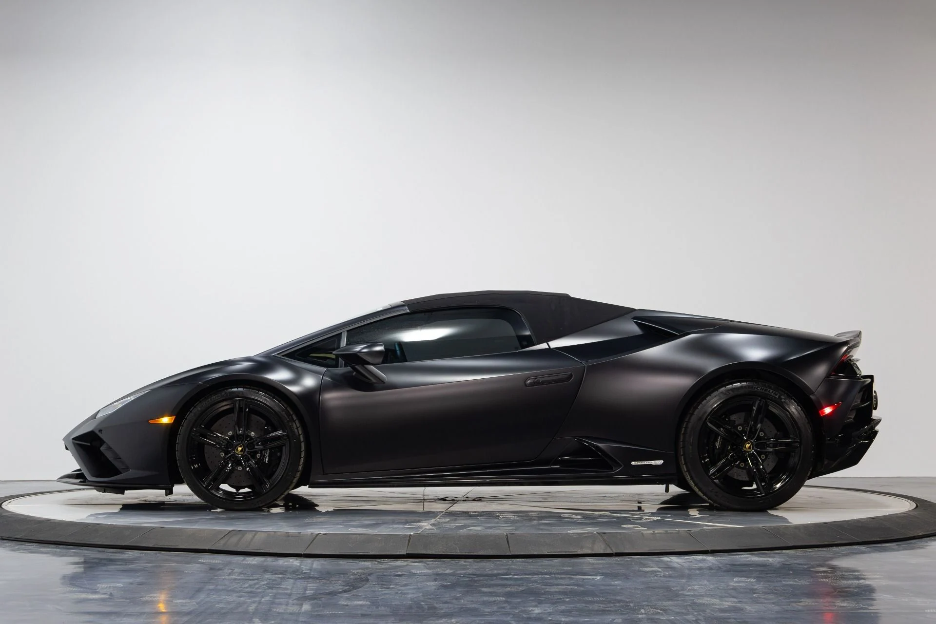 mph035_949267888_Used_2021_Lamborghini_Huracan_EVO_1773475781_706e89703c