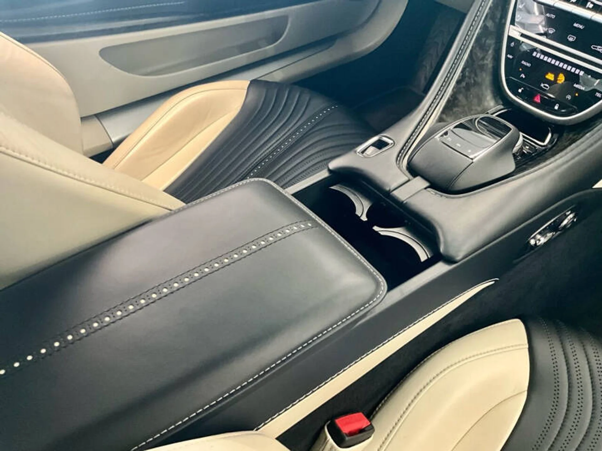 mph035_969816285_2018_aston_martin_db11_v12_2dr_coupe_d915a99166