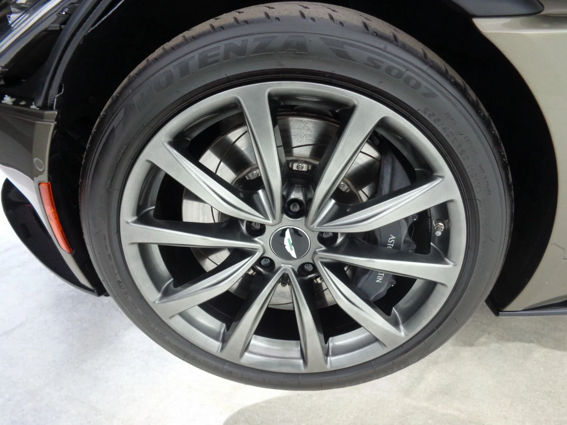 mph035_981951847_Used_2018_Aston_Martin_DB_11_V12_Coupe_42815ccb50