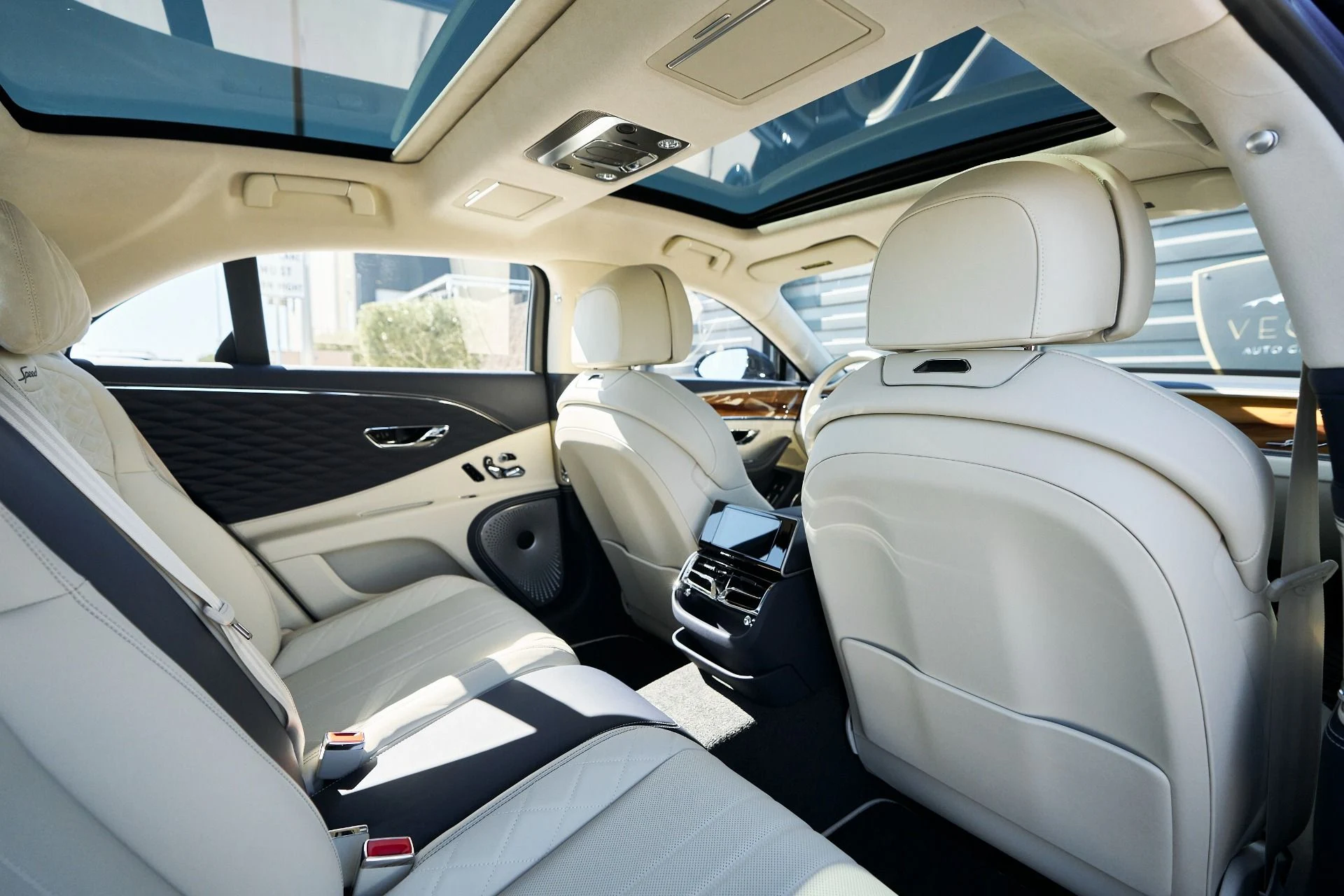 mph035_989384044_Used_2024_Bentley_Flying_Spur_Mulliner_W12_1760650651_190ce375c1