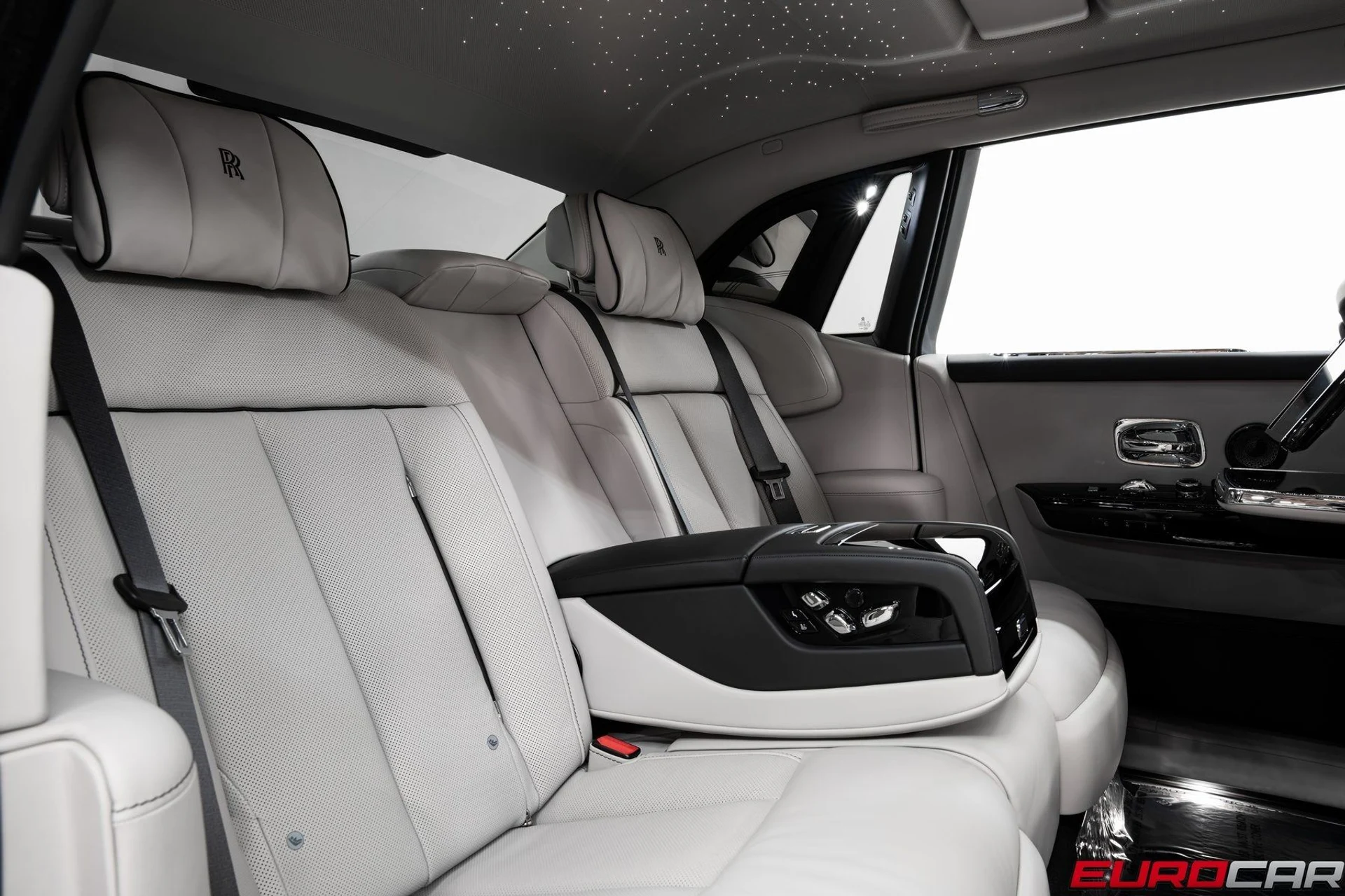 mph035_993584599_image_36_3e291c09e4