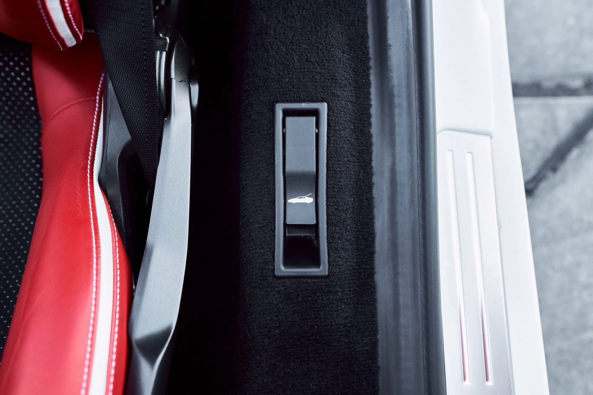 mph036_1002982940_Used_2021_Ferrari_F8_Spider_Base_1763084346_e3d6bdc491