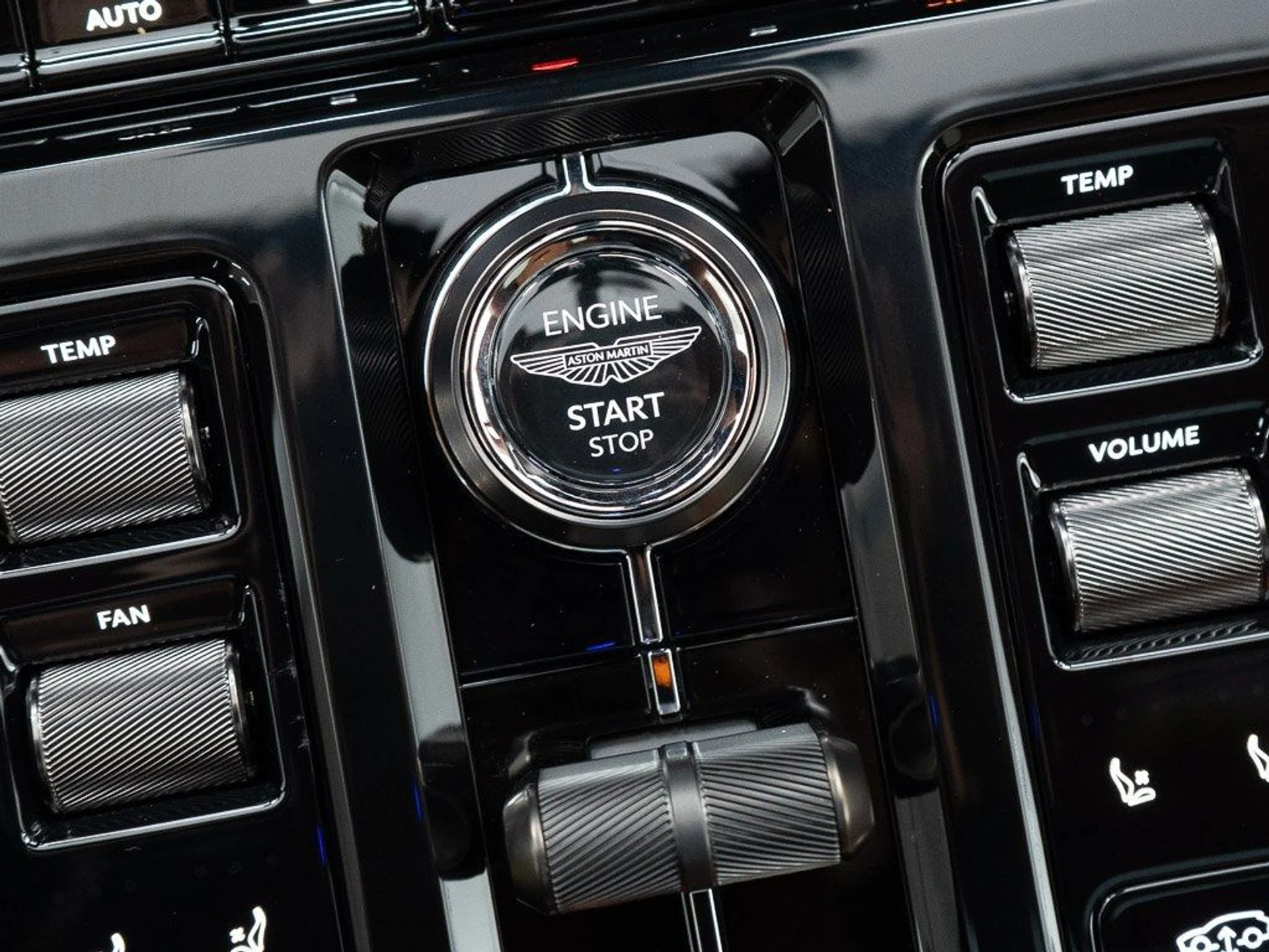 mph036_1023727787_eb202d6cddb50578732719701a70a1e3_9064077a4a