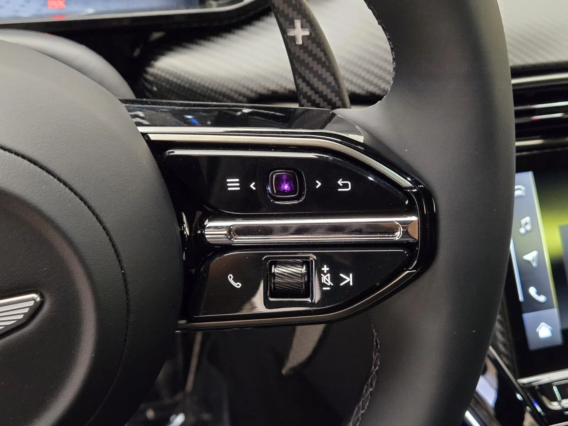 mph036_1025160457_New_2026_Aston_Martin_Vantage_S_1775539092_d9f25afb4c