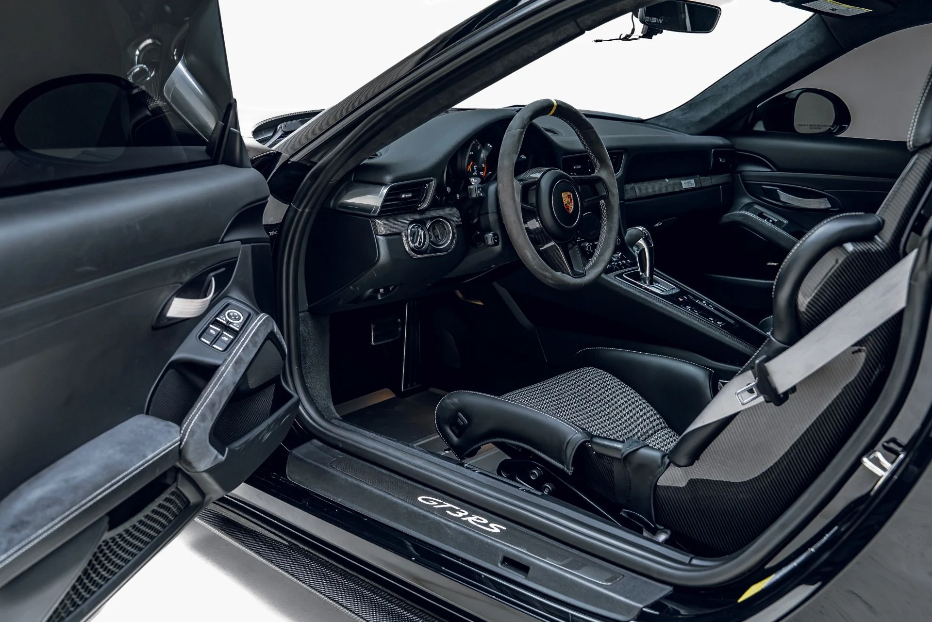 mph036_1027725601_Used_2019_Porsche_911_GT_3_RS_1783617075_5849277ae6