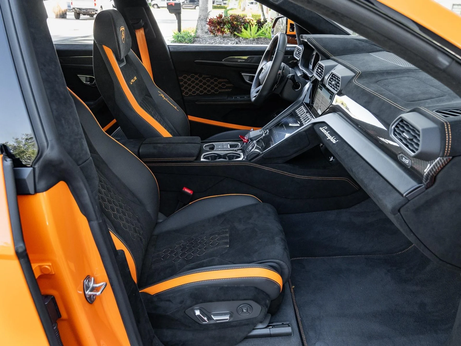 mph036_1031983955_Used_2023_Lamborghini_Urus_Performante_1763068040_618283506b