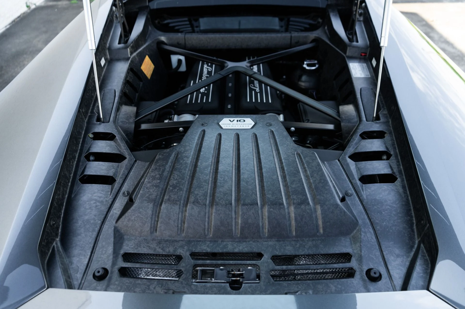 mph036_1033709214_Used_2015_Lamborghini_Huracan_LP_610_4_1775769923_fb559e5dda