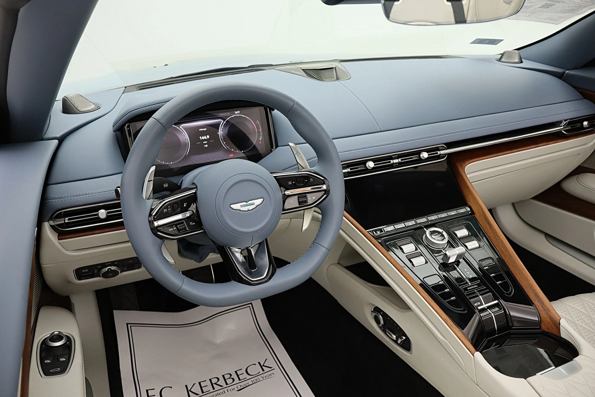 mph036_1033875106_New_2026_Aston_Martin_DB_12_Volante_dec08013a8