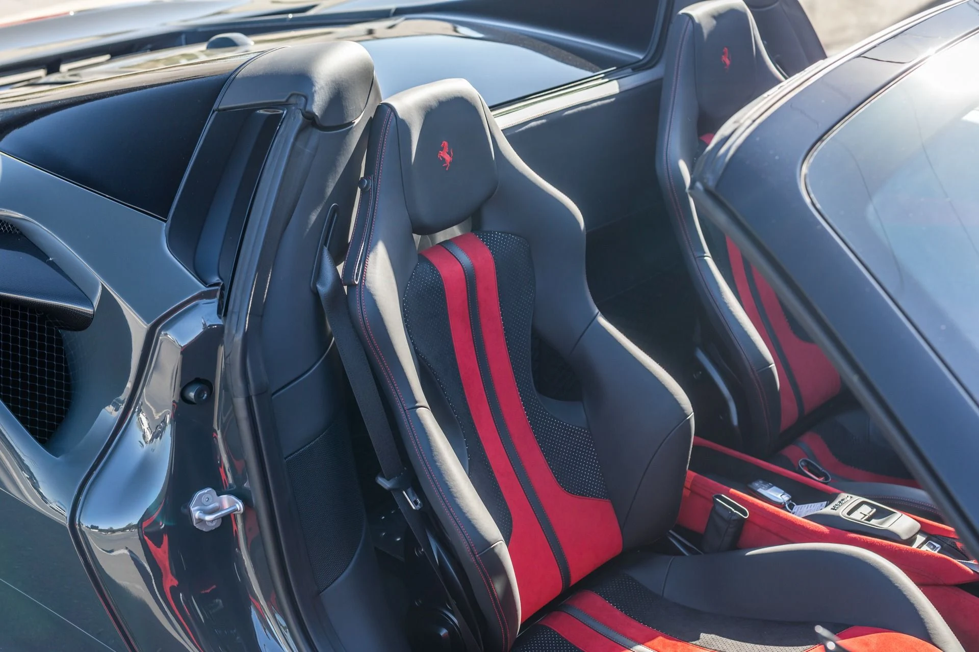 mph036_1041451887_Used_2023_Ferrari_F8_Spider_1736988451_0700a9ae00