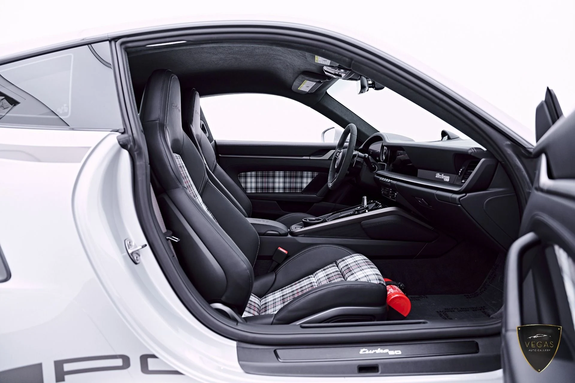 mph036_1042804927_Used_2025_Porsche_911_Turbo_50_1782521948_107692cd21