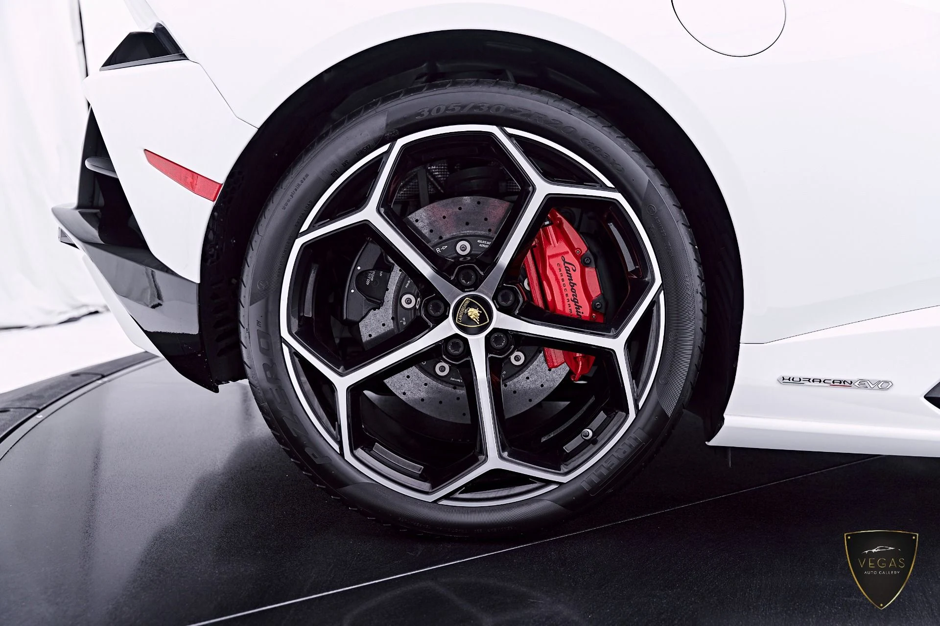 mph036_1045503466_Used_2020_Lamborghini_Huracan_EVO_Base_1782523467_62cd1e2cb9