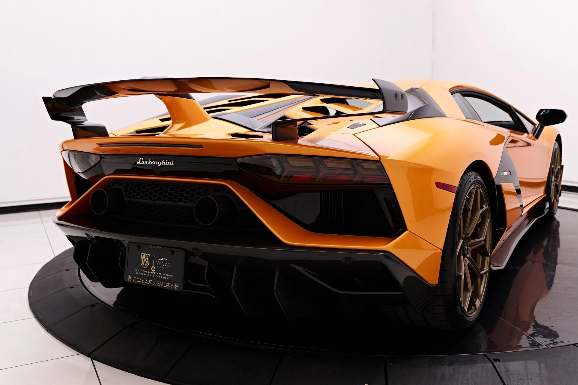 mph036_1048428950_Used_2021_Lamborghini_Aventador_SVJ_Base_1755224573_76573dfc50