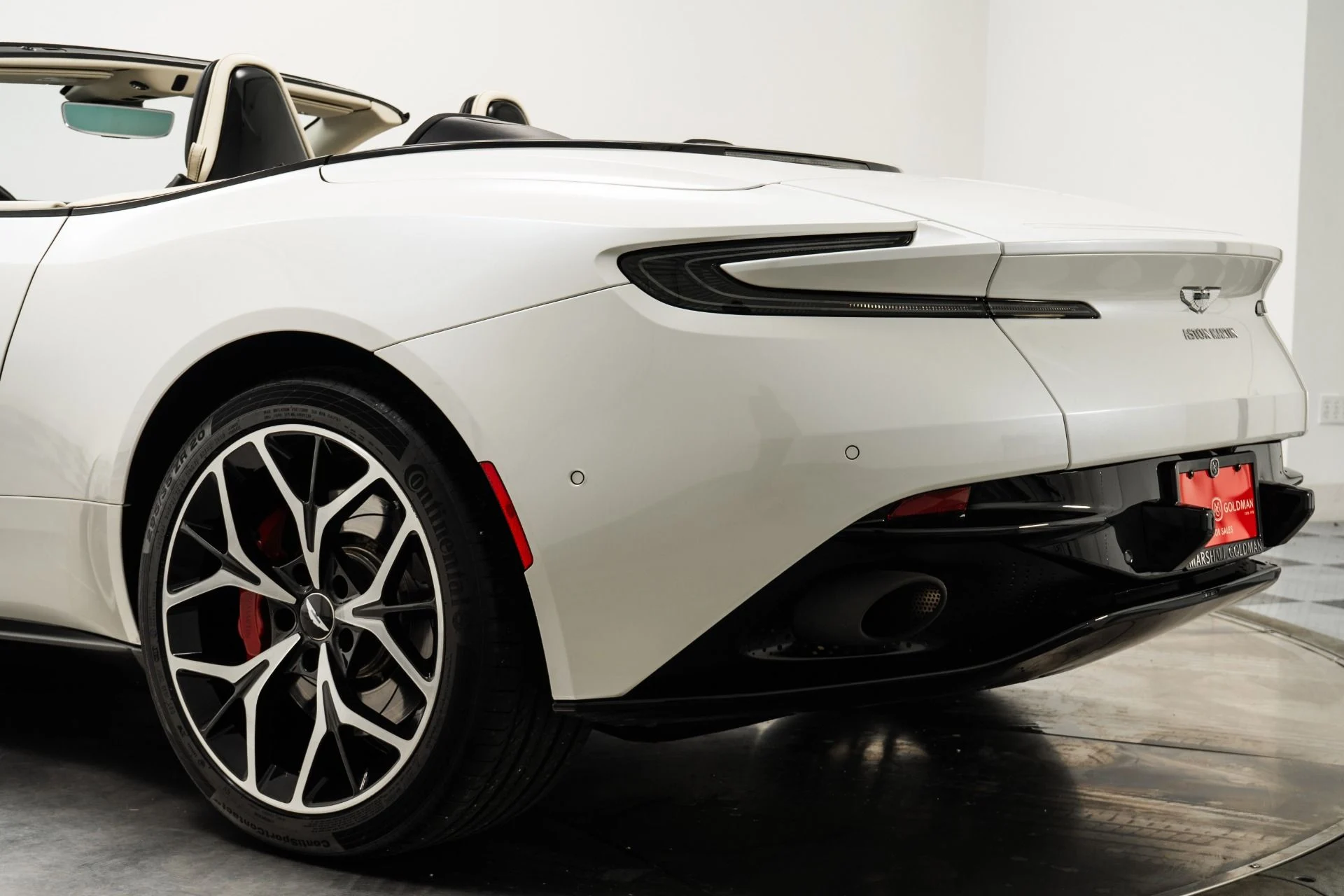 mph036_1049571260_Used_2019_Aston_Martin_DB_11_Volante_1760477407_2eea414380