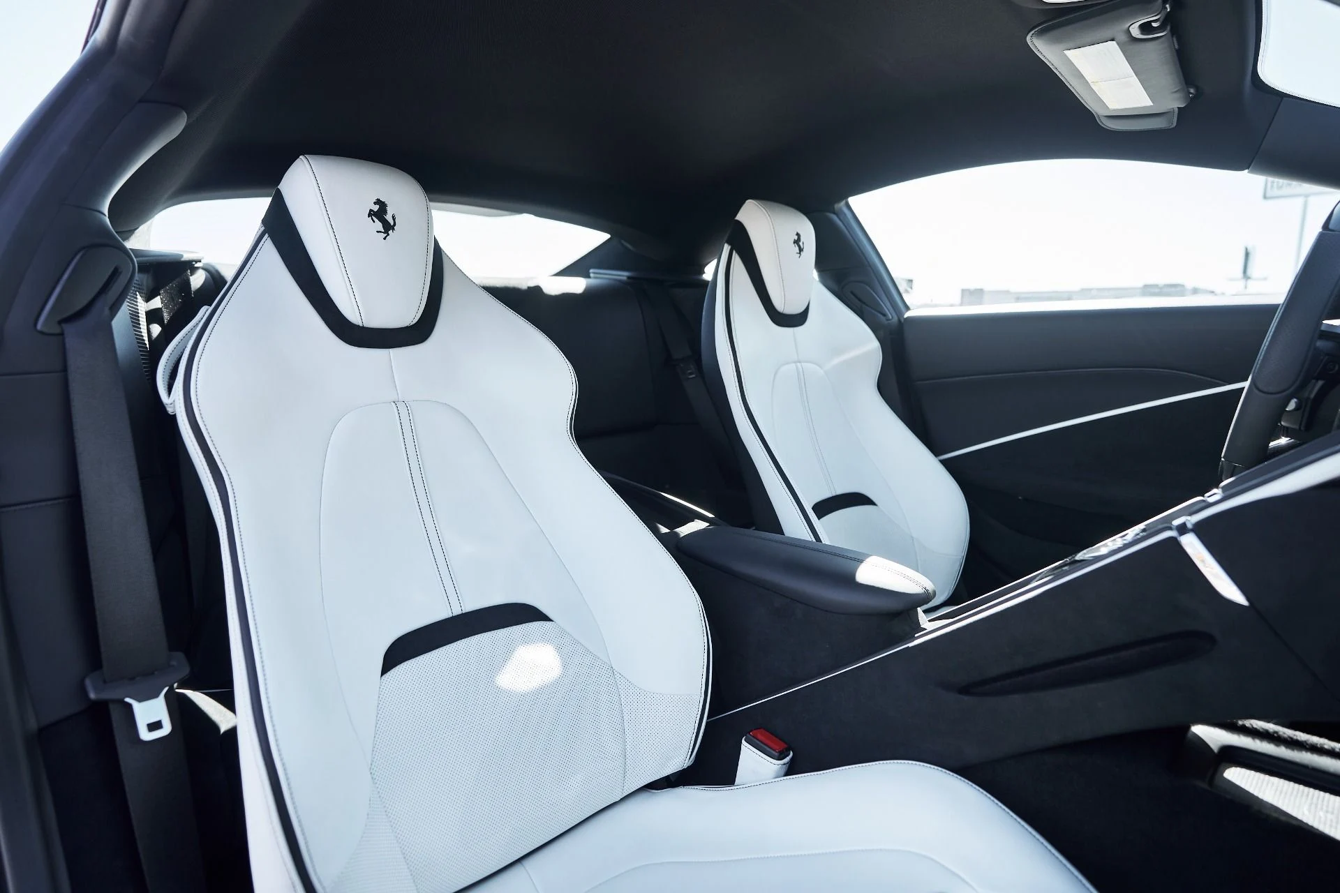 mph036_1058695179_Used_2024_Ferrari_Roma_Base_1762022582_b7323abe84