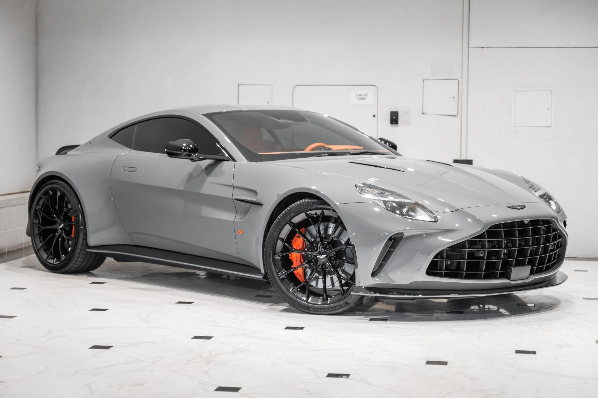 mph036_1060179941_Used_2026_Aston_Martin_Vantage_S_1778492725_bcdaf35e34