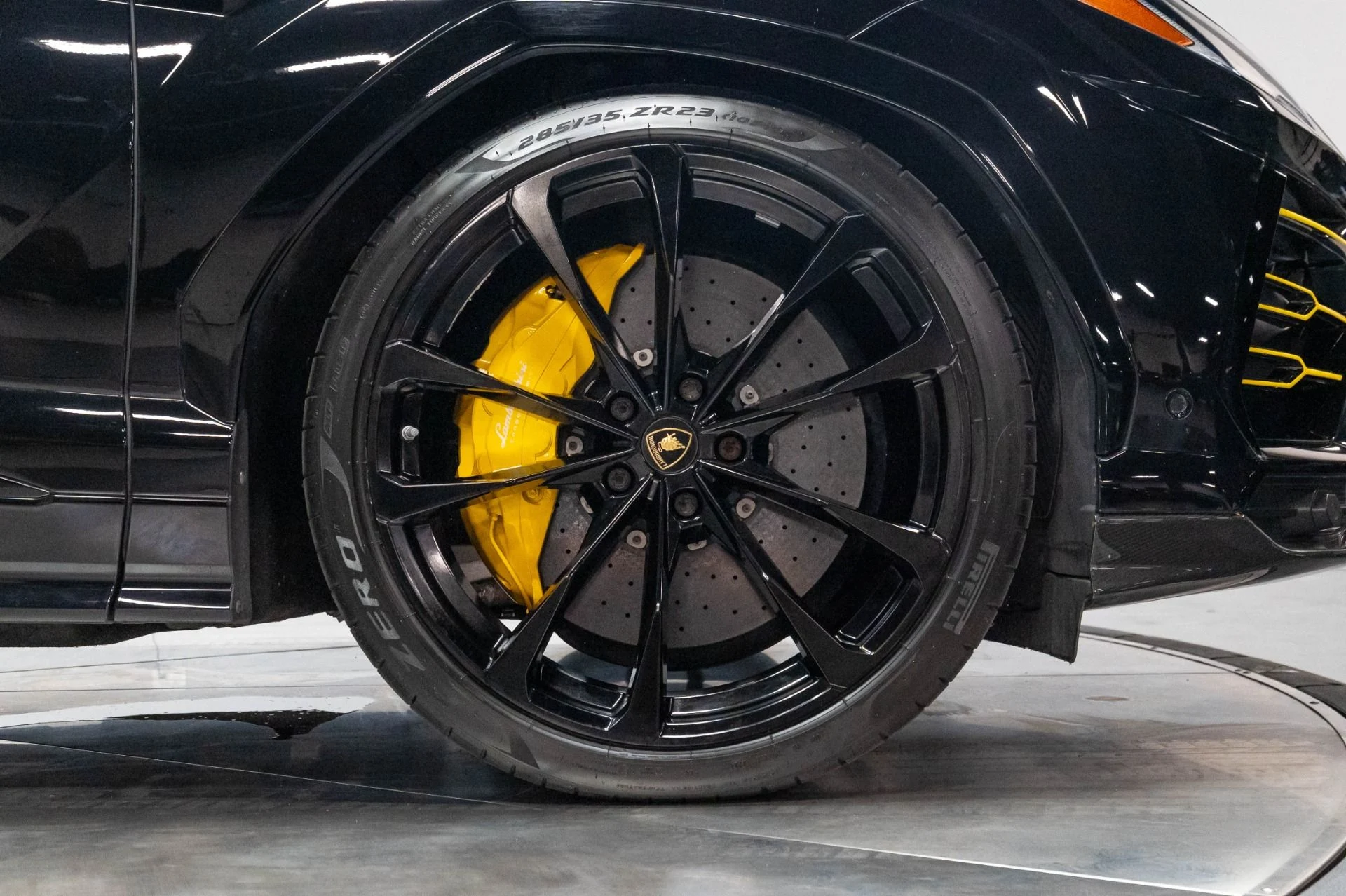mph036_1063494095_Used_2019_Lamborghini_Urus_1786985122_2d4fb0e56e