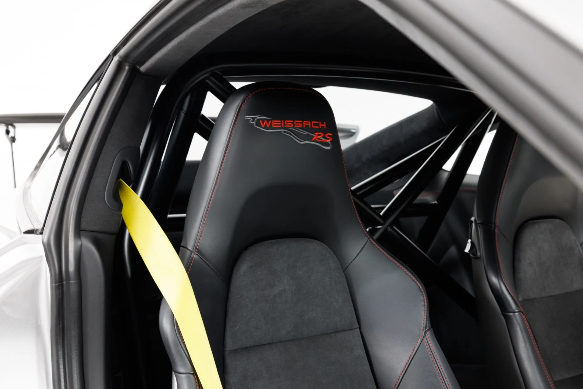 mph036_1070130065_Used_2018_Porsche_911_GT_2_RS_1791916169_3d13369ae4