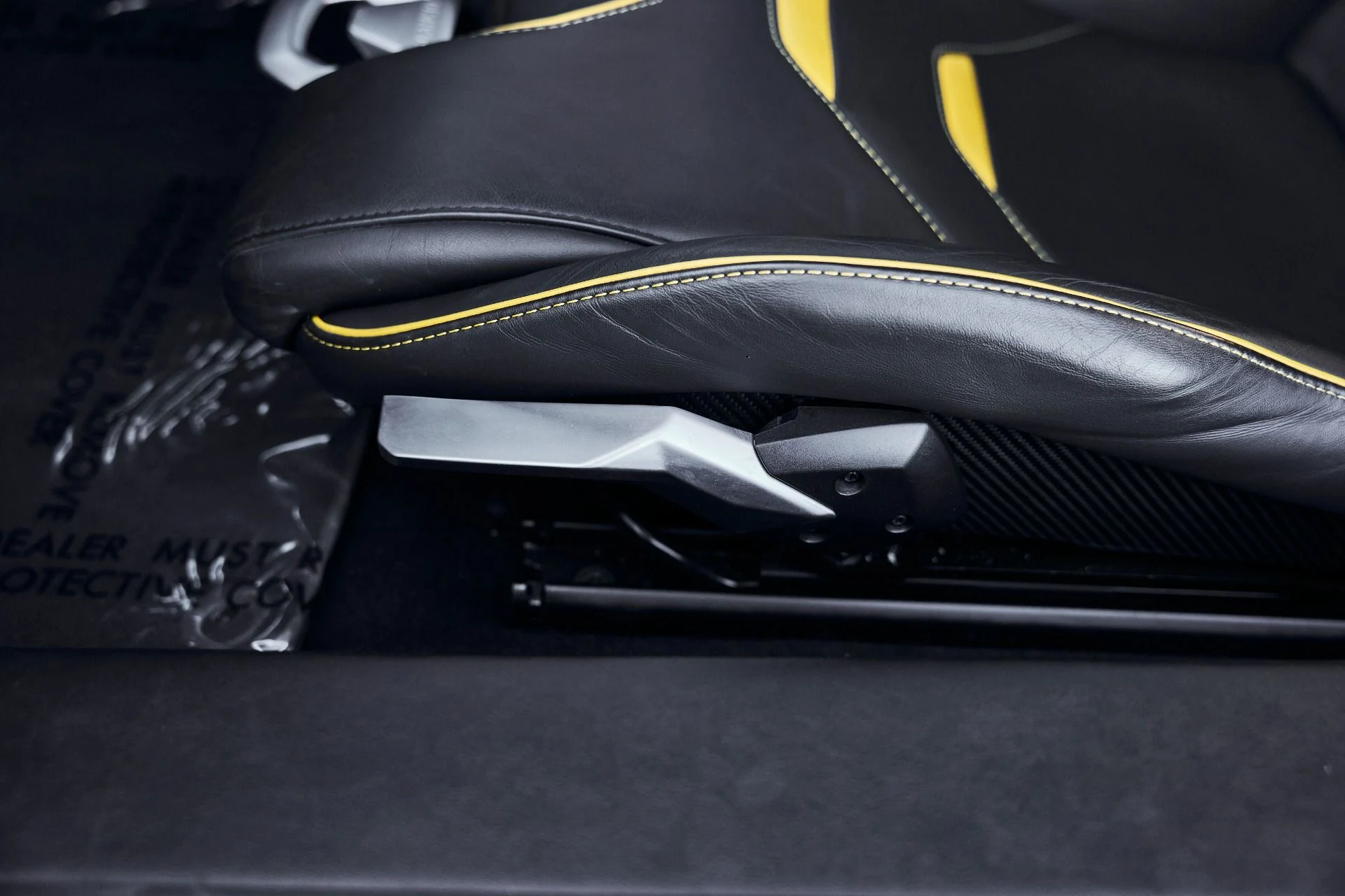 mph036_1079142166_Used_2021_Lamborghini_Huracan_EVO_Base_1774404992_7b744bc52d