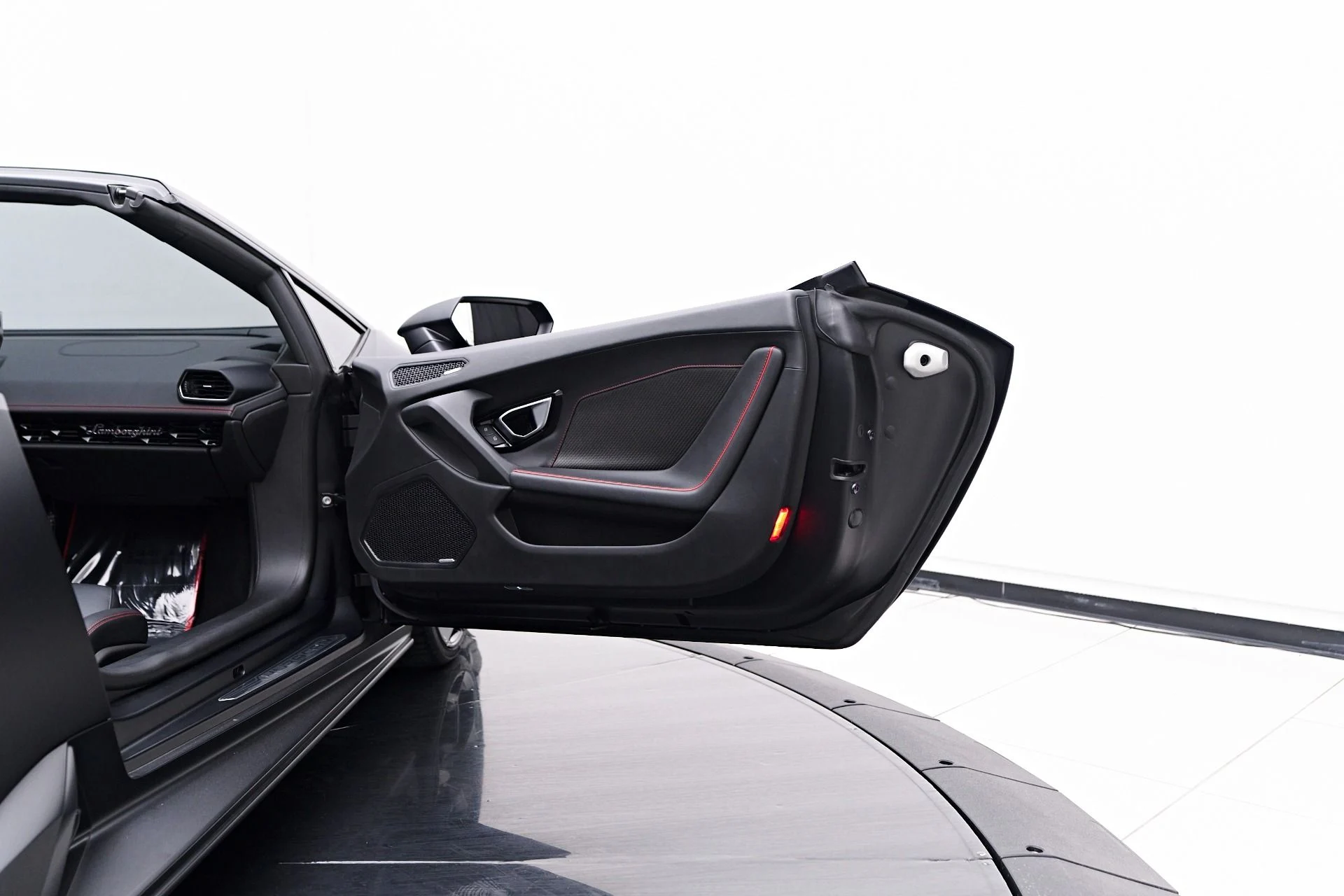 mph036_1094972863_Used_2020_Lamborghini_Huracan_EVO_Base_1755655903_8d69818a4f