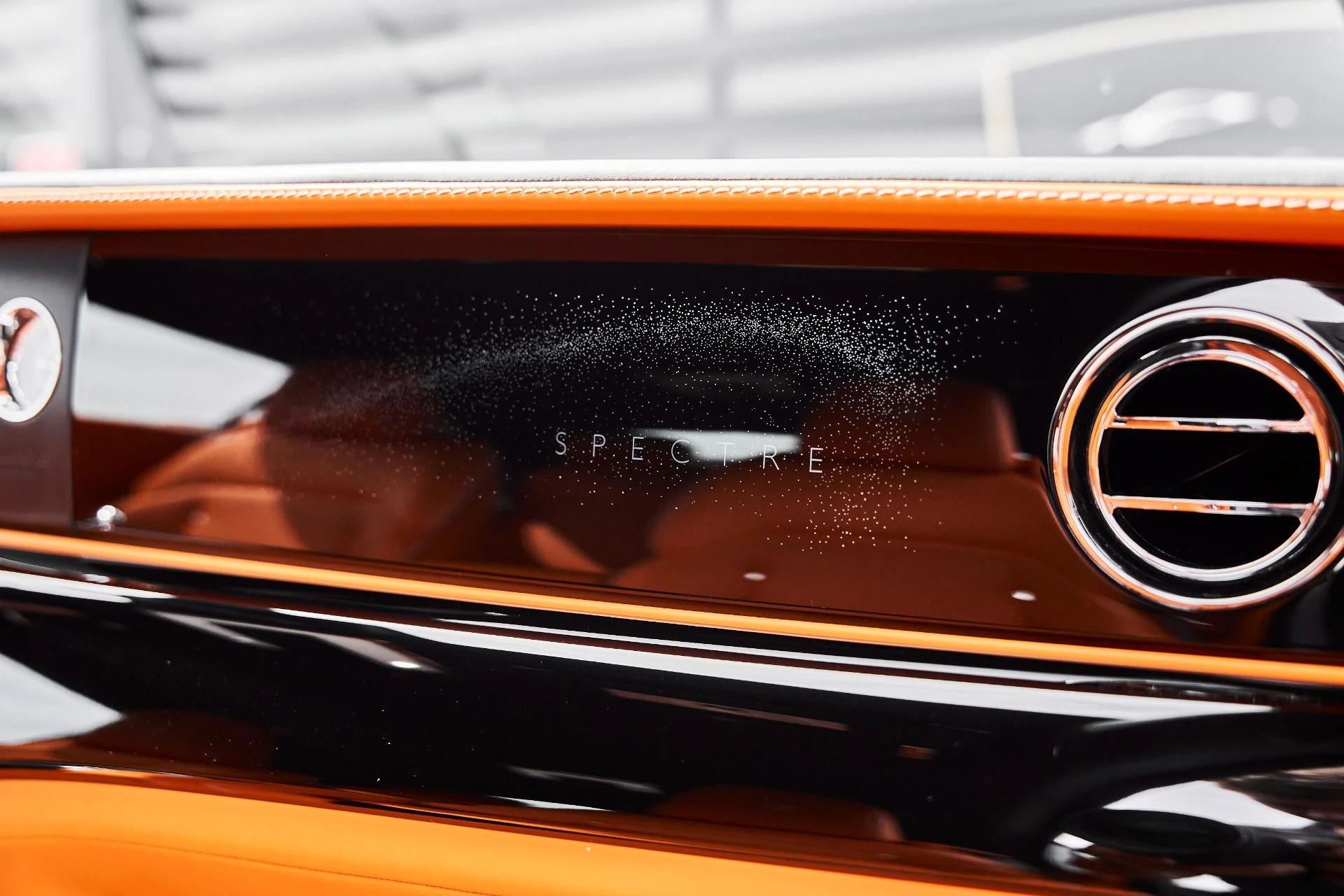 mph036_1098084946_Used_2025_Rolls_Royce_Spectre_Base_1775928272_abf8626bdf