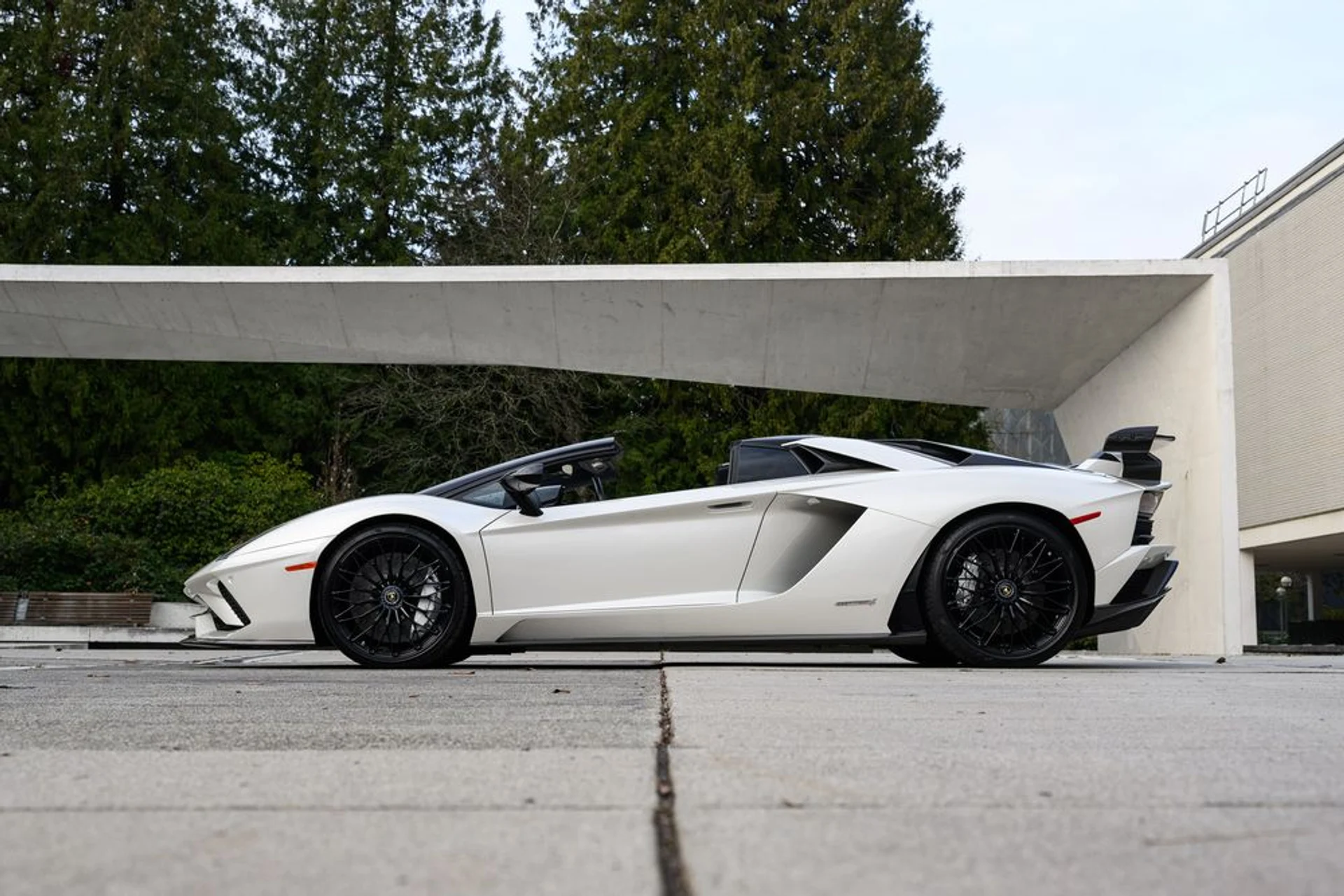 mph036_1098460306_2019_Lamborghini_Aventador_S_30_4e1f719439