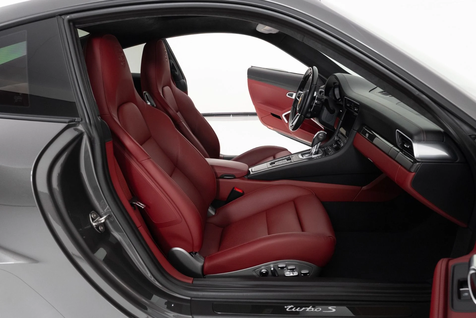 mph036_1108442103_Used_2019_Porsche_911_Turbo_S_1774999649_6a080b0bf6