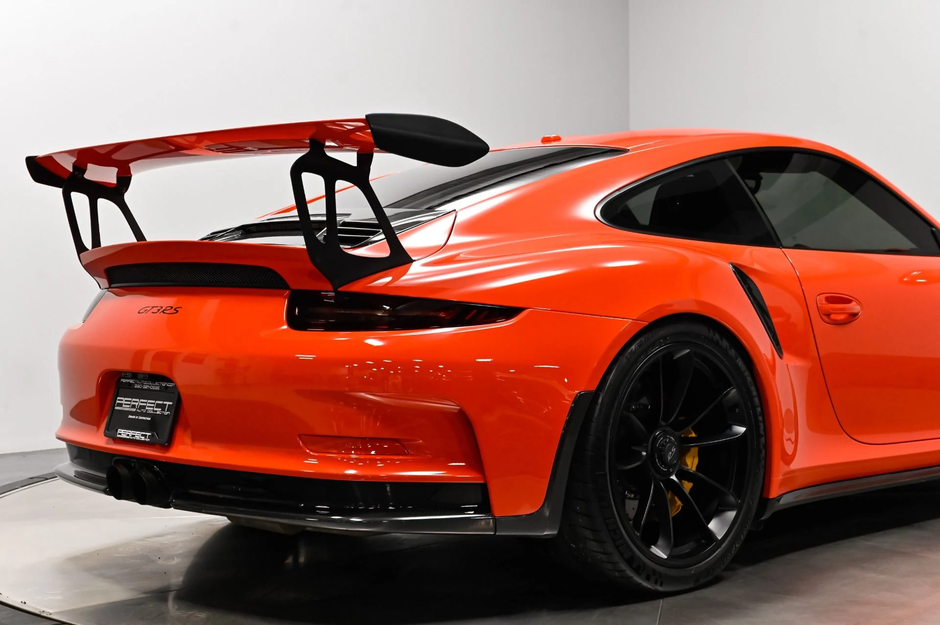 mph036_1120214772_Used_2016_Porsche_911_GT_3_RS_1791298183_e4768711b1