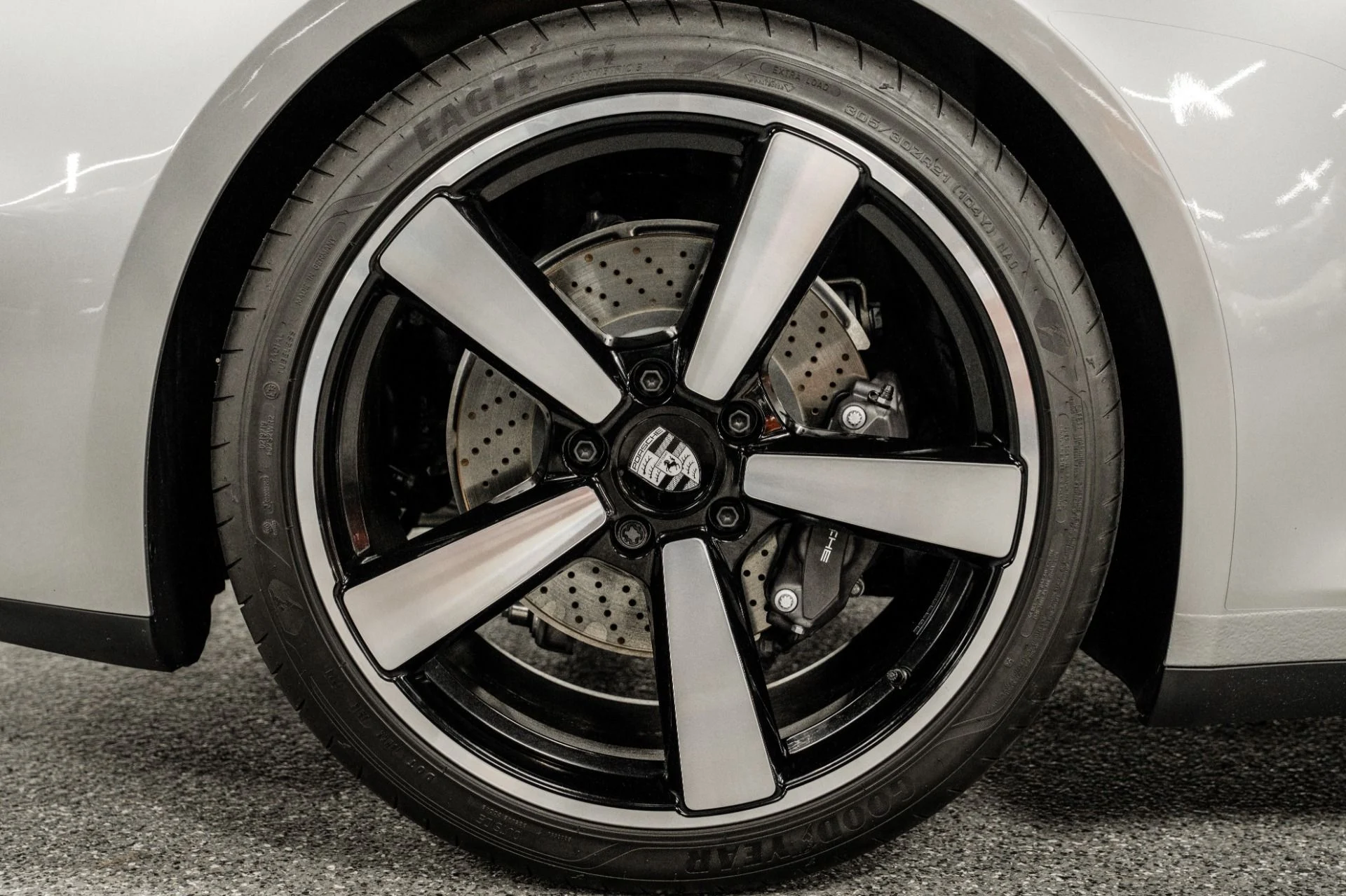 mph036_1148935484_Used_2025_Porsche_911_Carrera_Sport_Exhaust_Low_Miles_Sport_Chrono_Carrera_Classic_Wheels_1755615529_29b6bbf761