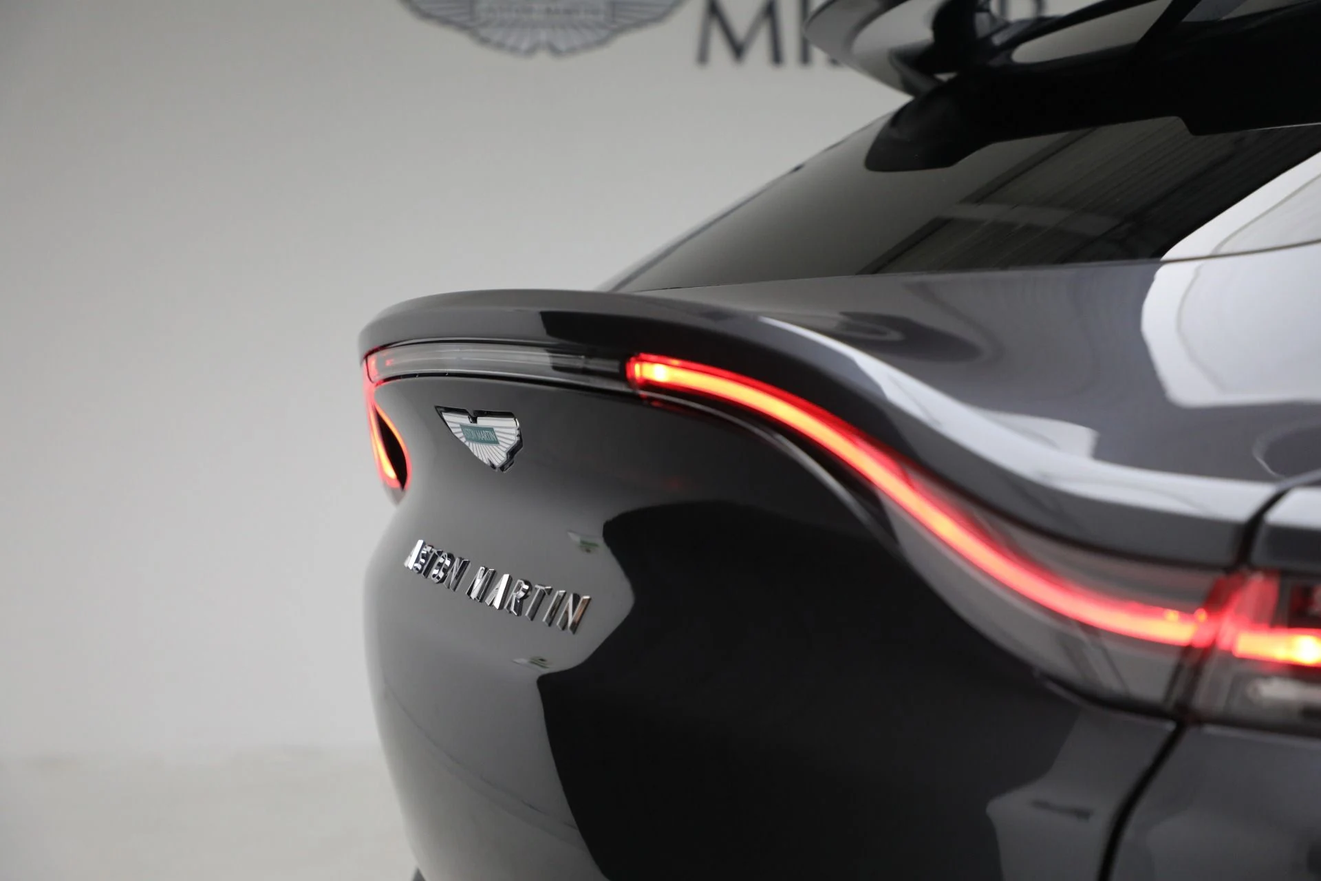 mph036_1149487844_New_2025_Aston_Martin_DBX_707_2134cf3a1c