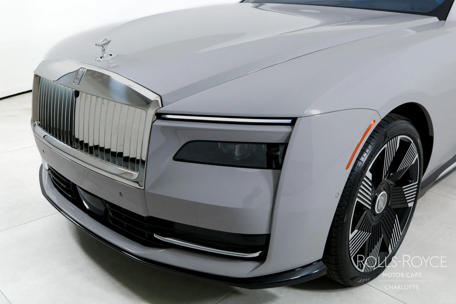 mph036_1175209864_Used_2025_Rolls_Royce_Spectre_1734039852_e13248d599