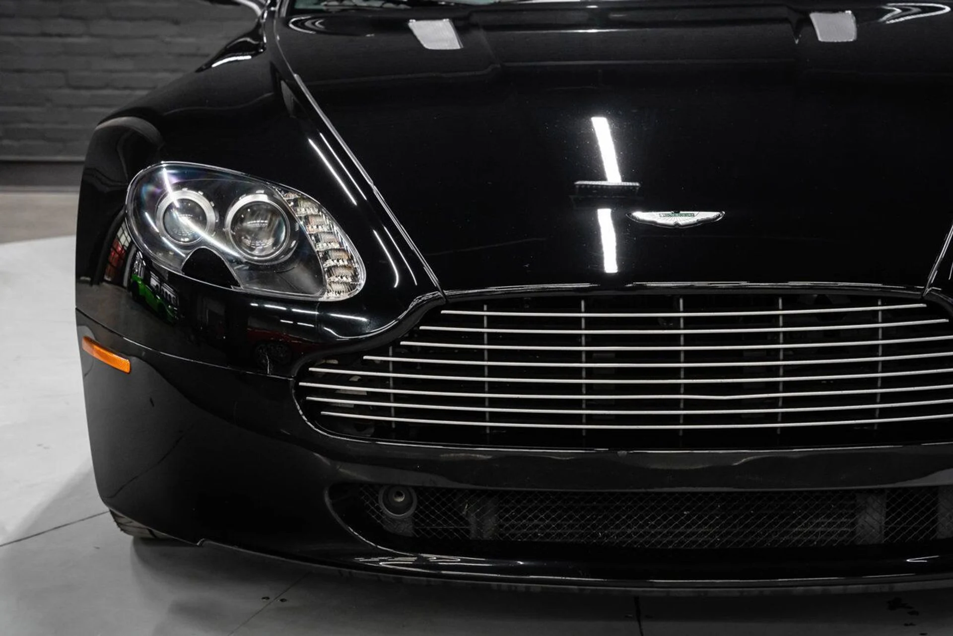 mph036_1176796554_aston_martin_vantage_2008_b032abc871