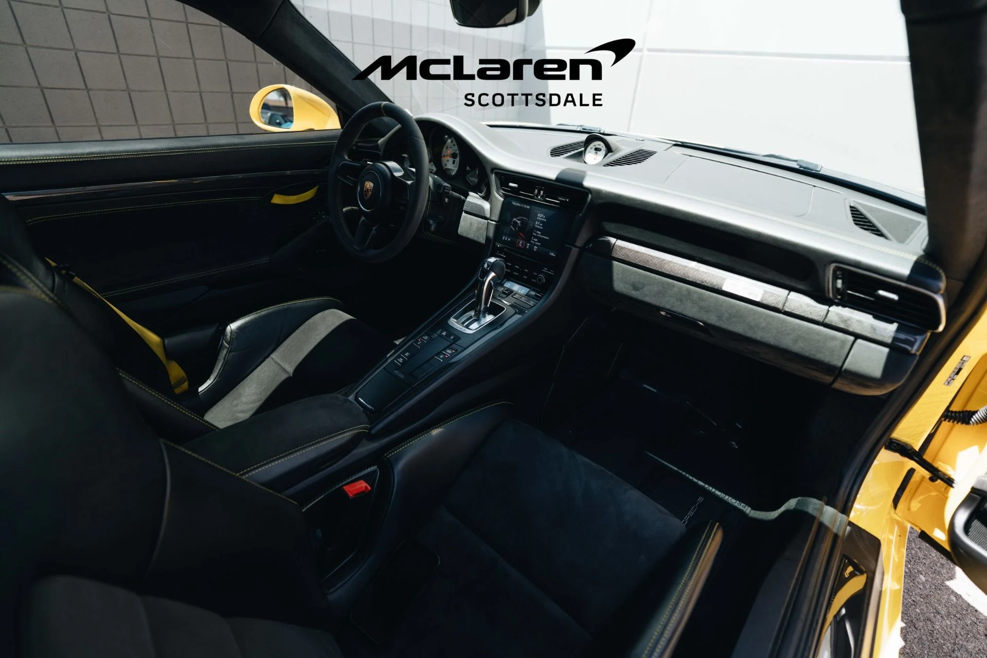 mph036_1181086167_Used_2018_PORSCHE_911_GT_2_RS_1746157712_51d9e1e940