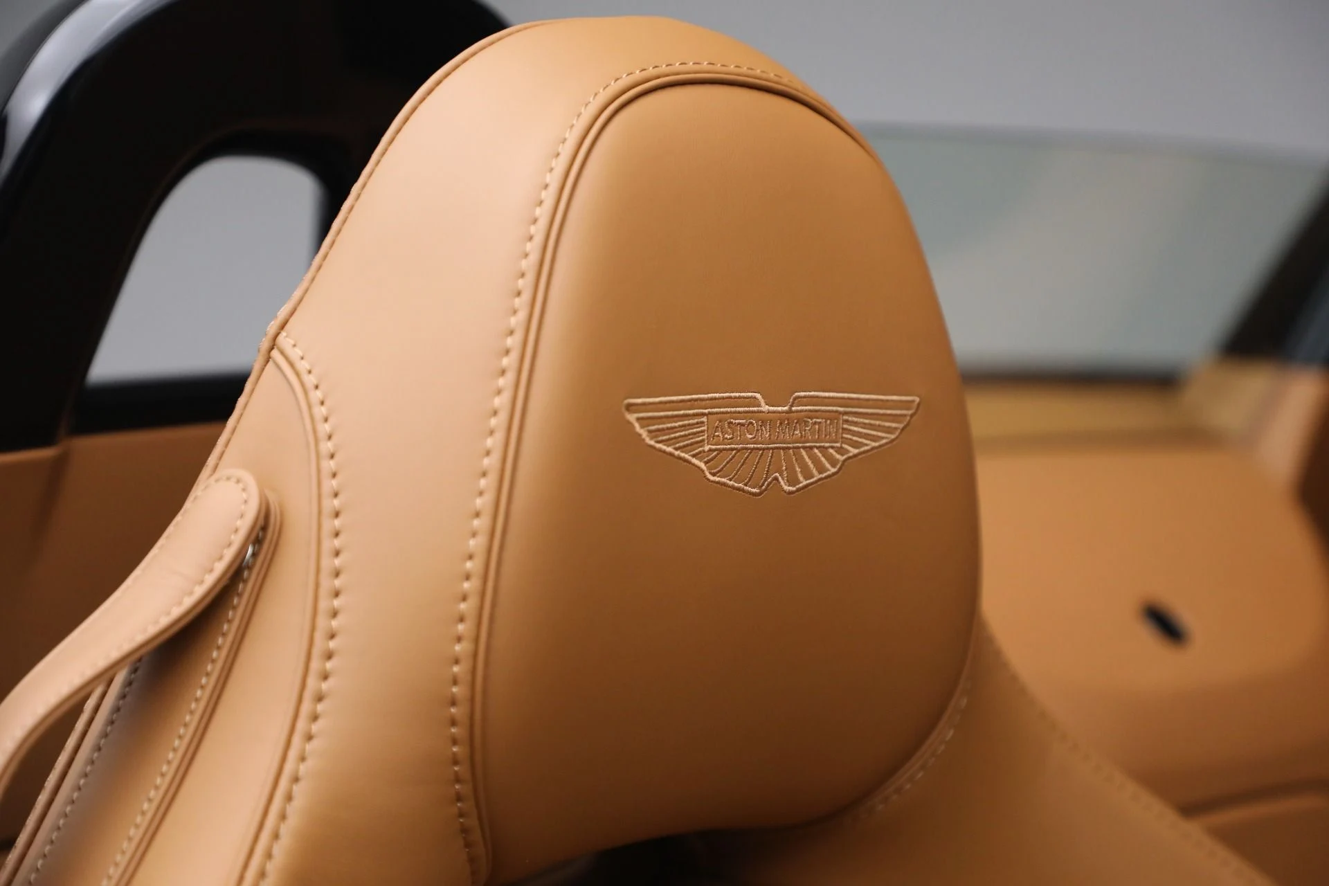 mph036_1187730507_New_2026_Aston_Martin_Vantage_Roadster_1767214554_3ced56f4e8