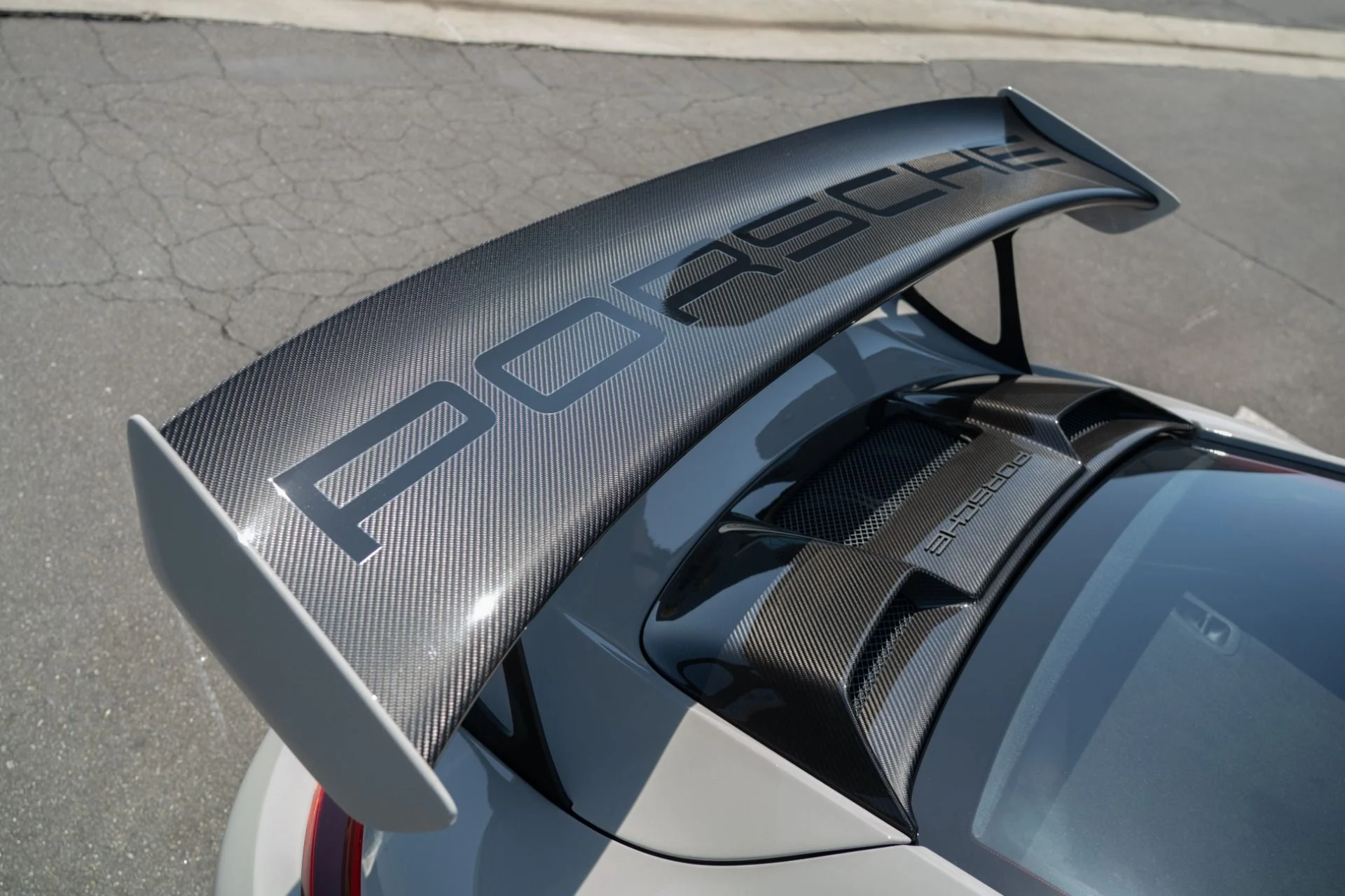 mph036_1213382538_Used_2018_Porsche_911_GT_2_RS_1755904886_6e73ebf1c1