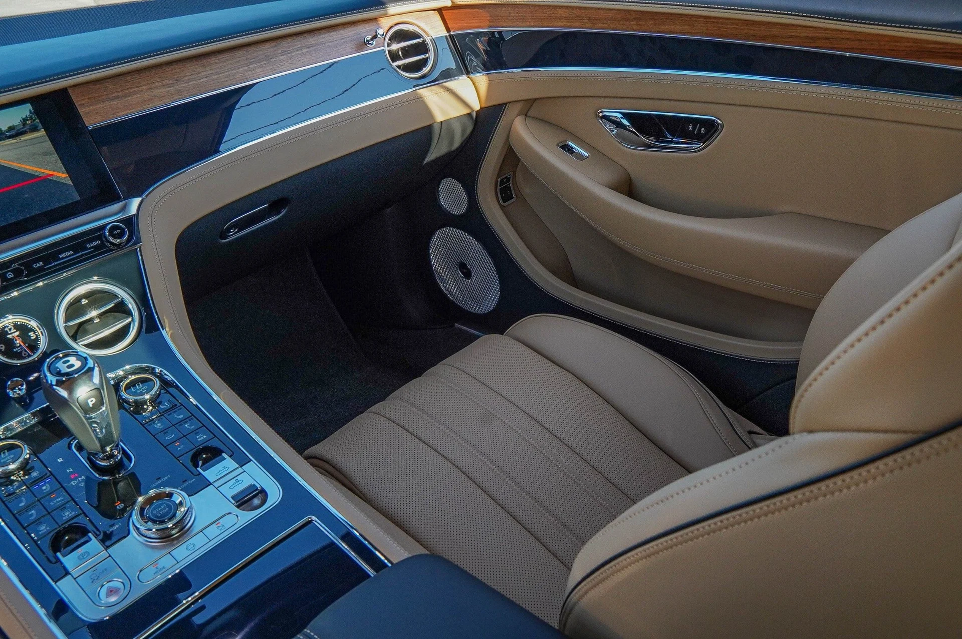 mph036_1217035029_Hi_Tech_Luxury_Imports_LLC_SCBDP_4_ZG_6_TC_025074_image_36_2523a04d2d