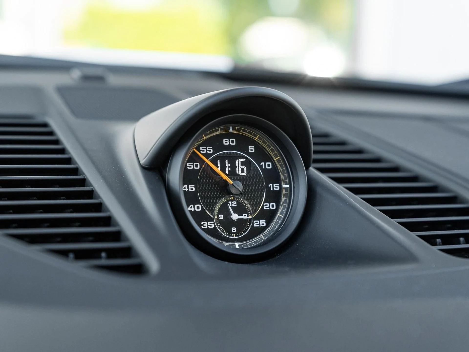 mph036_1221552234_Used_2018_Porsche_911_GT_2_RS_1763589971_c8f94c95a0