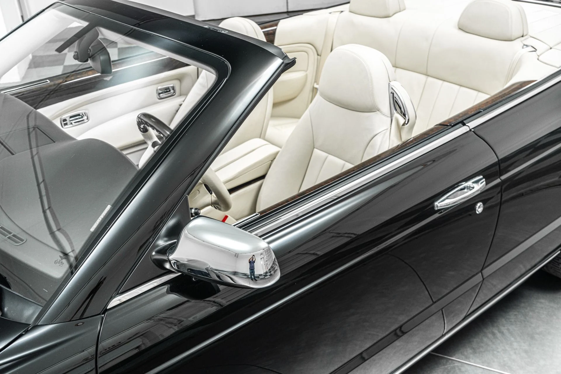 mph036_1235301084_Used_2009_Bentley_Azure_1776719869_cb87002558