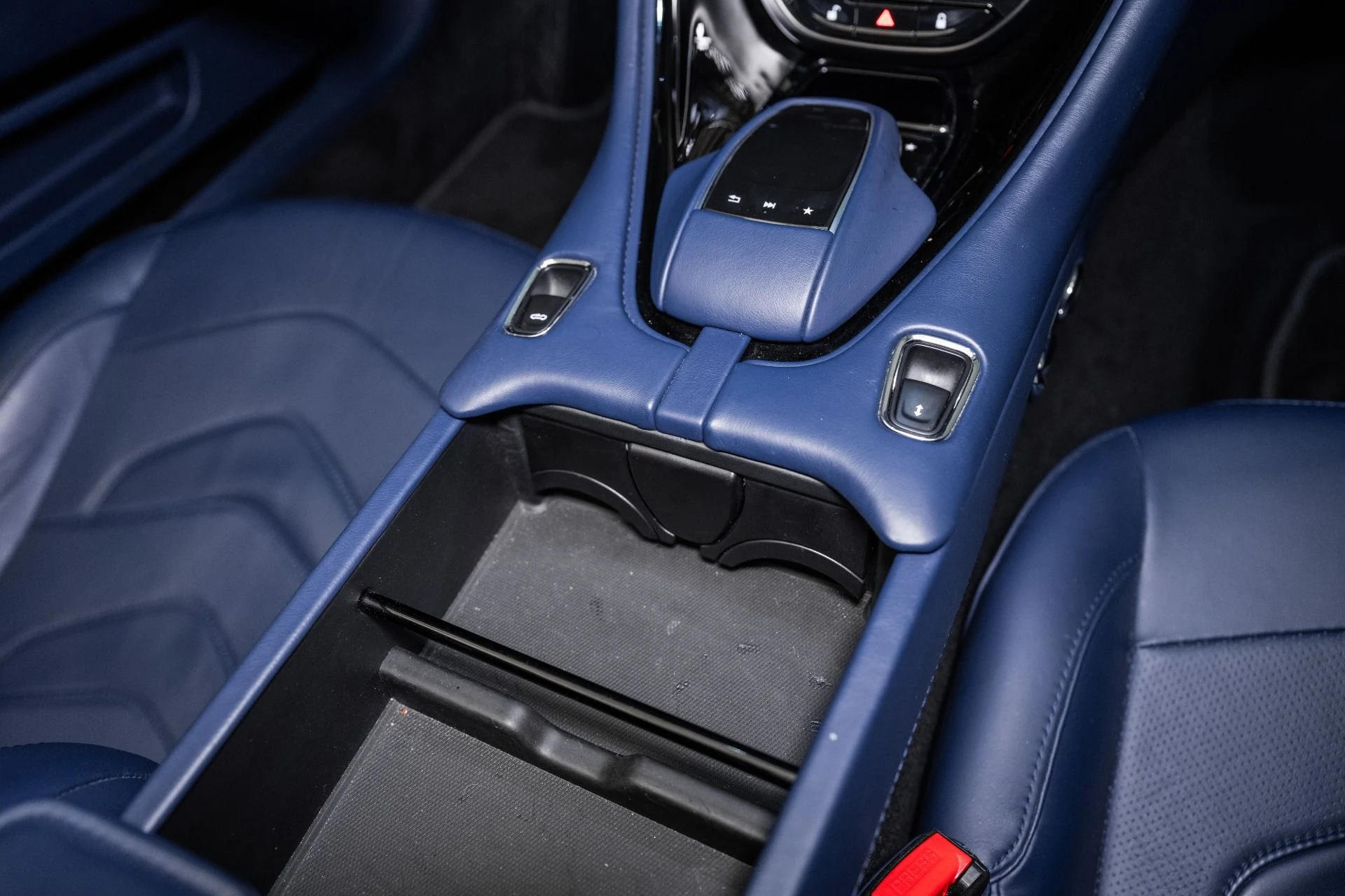 mph036_1239039656_Used_2020_Aston_Martin_DBS_Superleggera_1754334854_87ee095112