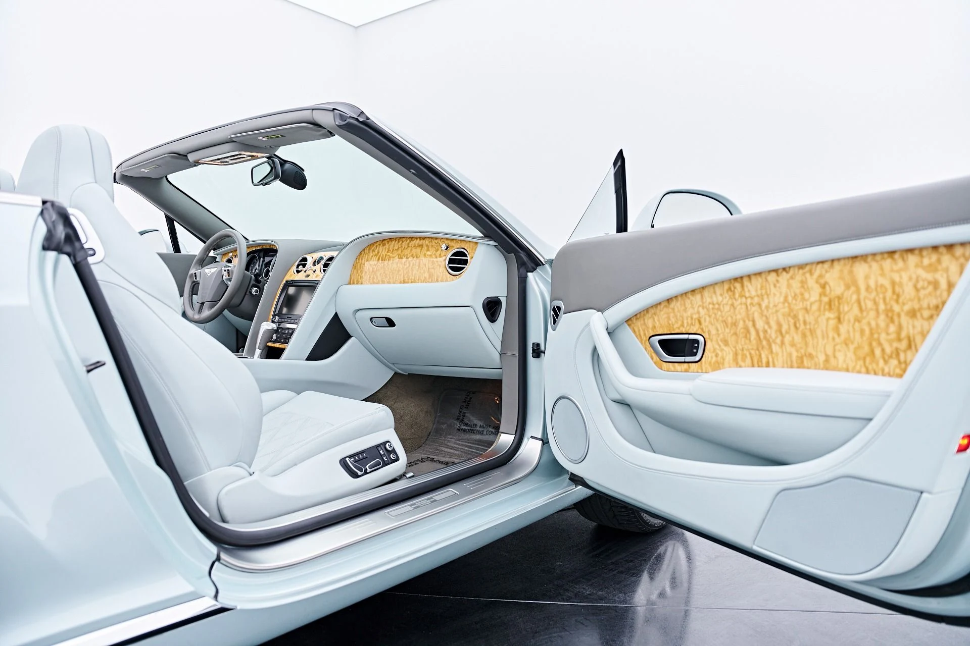 mph036_1240655531_Used_2014_Bentley_Continental_GTC_Base_1786670706_2d0b511369