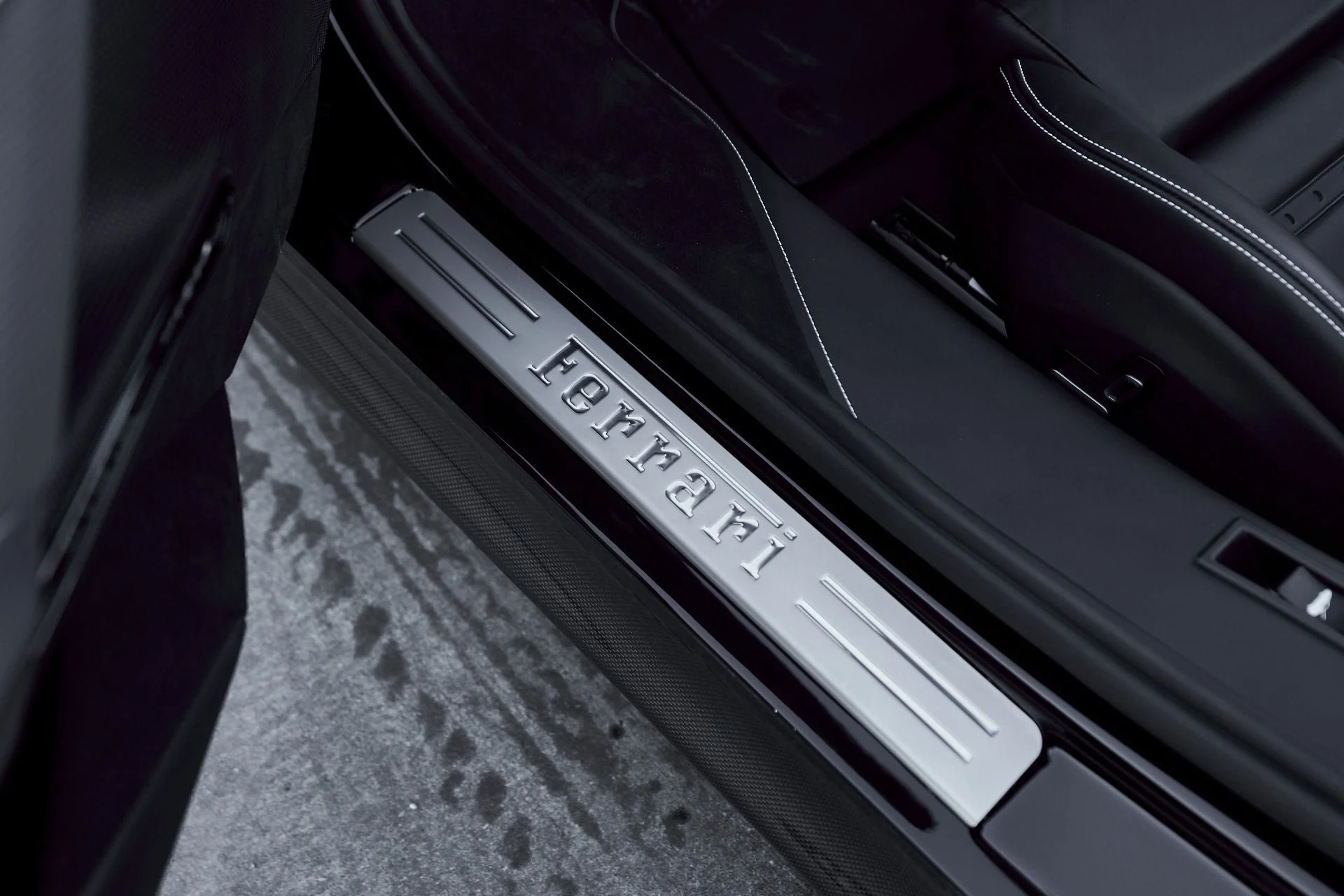 mph036_1262133678_Used_2025_Ferrari_SF_90_Spider_1764059279_458ad0a4c6