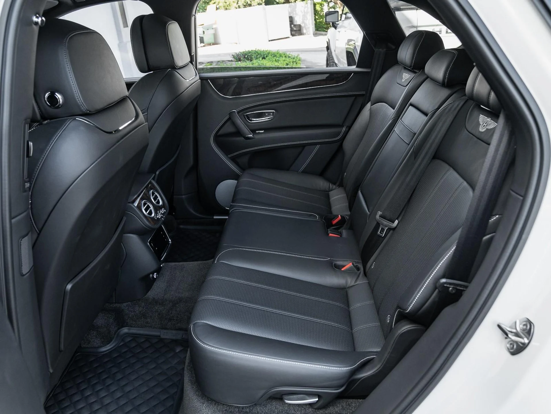 mph036_1272303339_Used_2018_Bentley_Bentayga_W12_Signature_1761171418_4f64421887