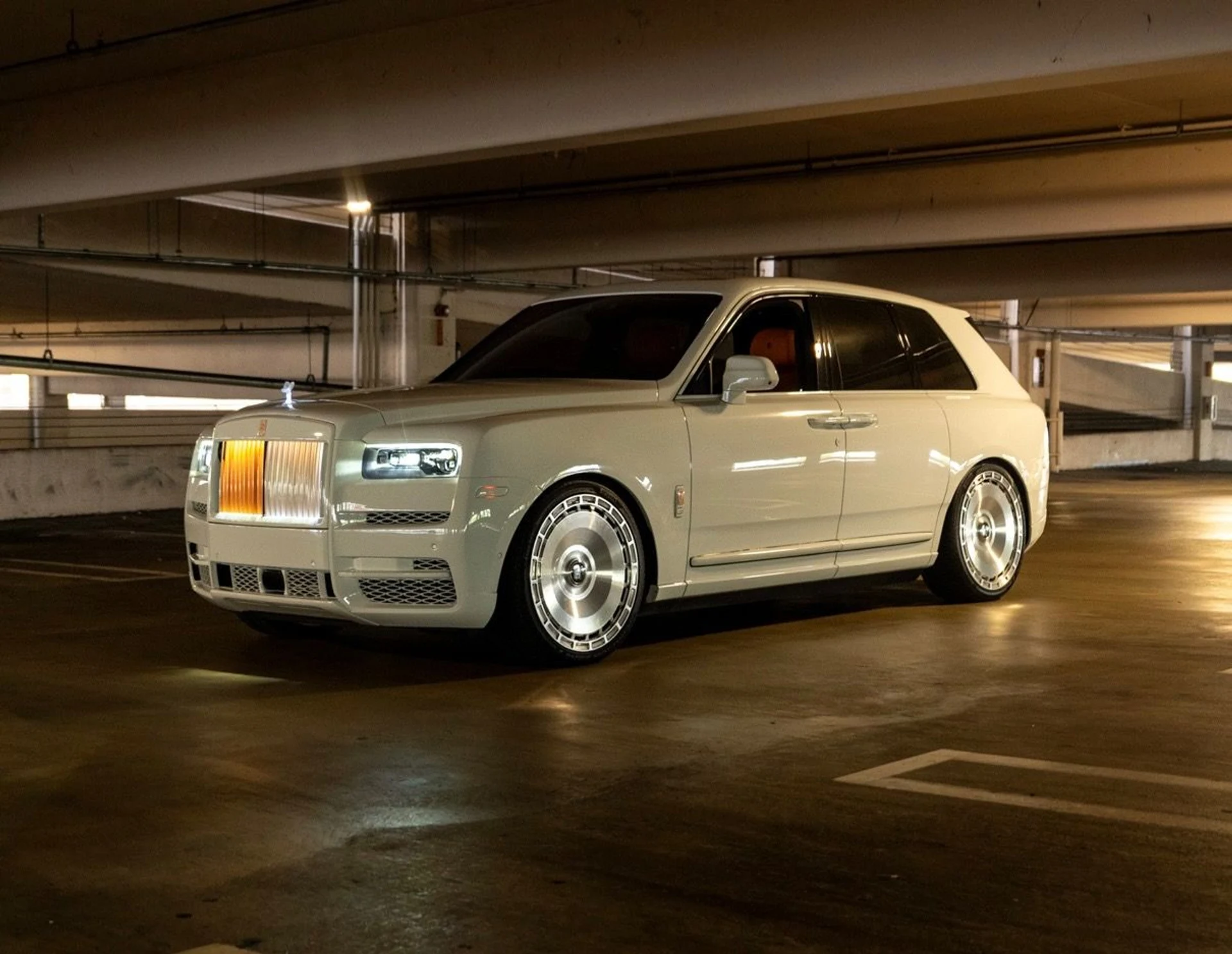 mph036_1275487871_Used_2020_Rolls_Royce_Cullinan_1764721010_cb271f10a2