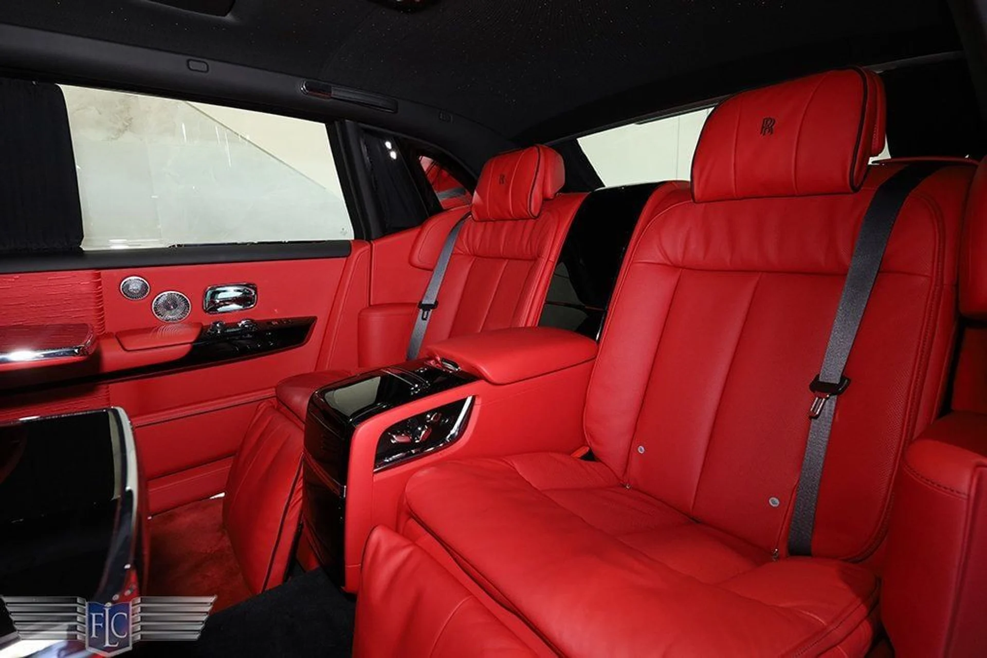 mph036_130266220_used_2023_rolls_royce_phantom_extendedwheelbasesedan_9689_22919608_37_1024_015751c429