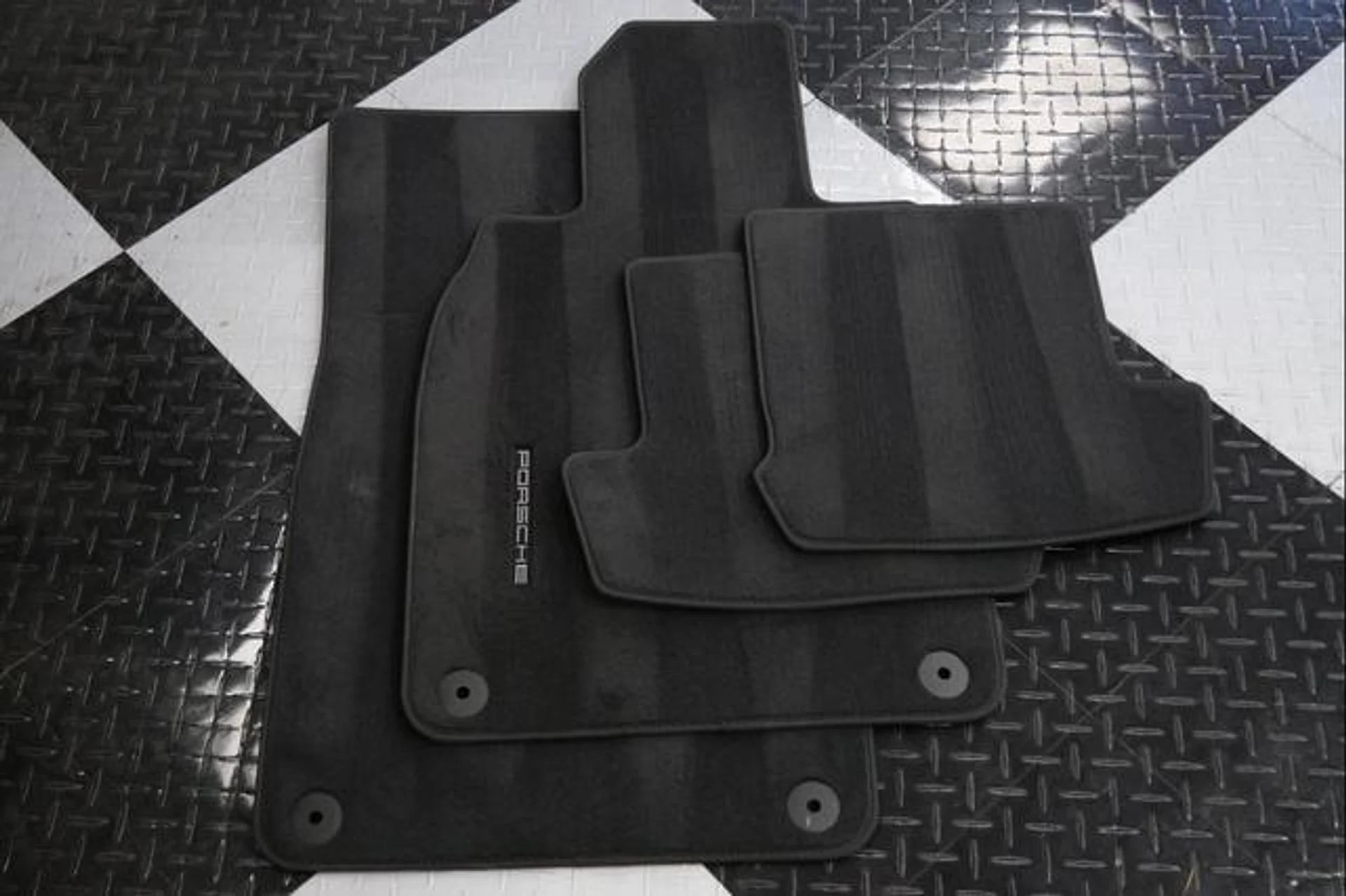 mph036_1306793894_c_PJBF_usd_DW_0_Qx7zm40_T7_MJ_1_Uk_c380c35d25