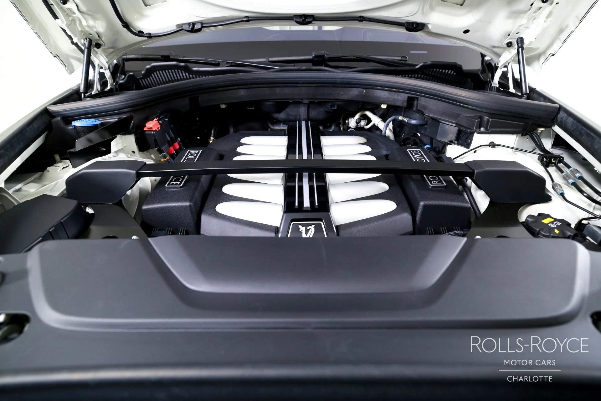 mph036_1325906078_Used_2020_Rolls_Royce_Cullinan_1772228015_8355b86641