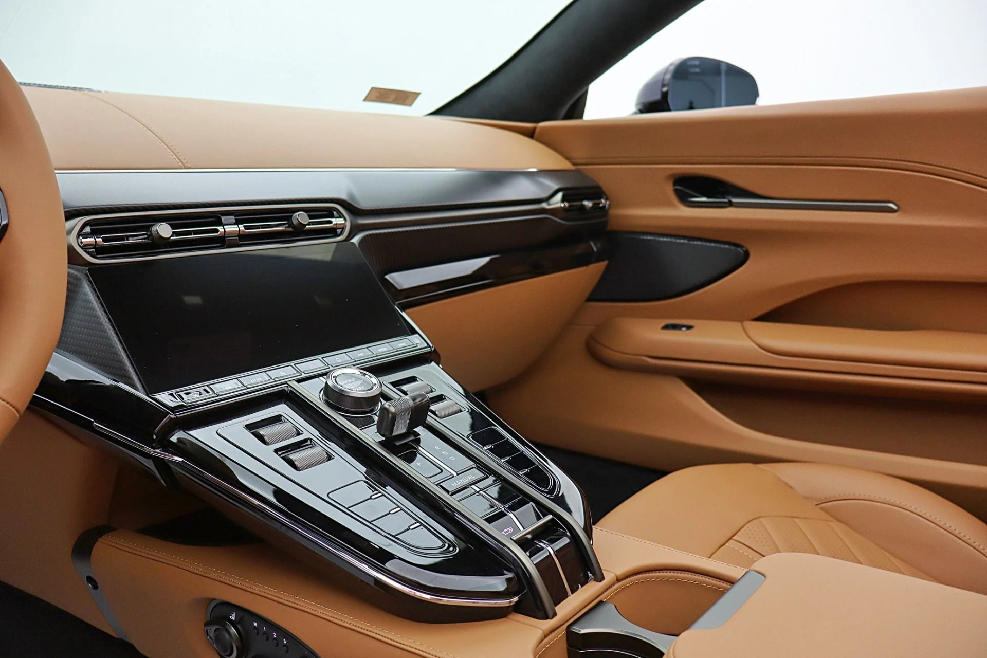 mph036_1334859247_New_2026_Aston_Martin_Vantage_S_Roadster_6859c0db38